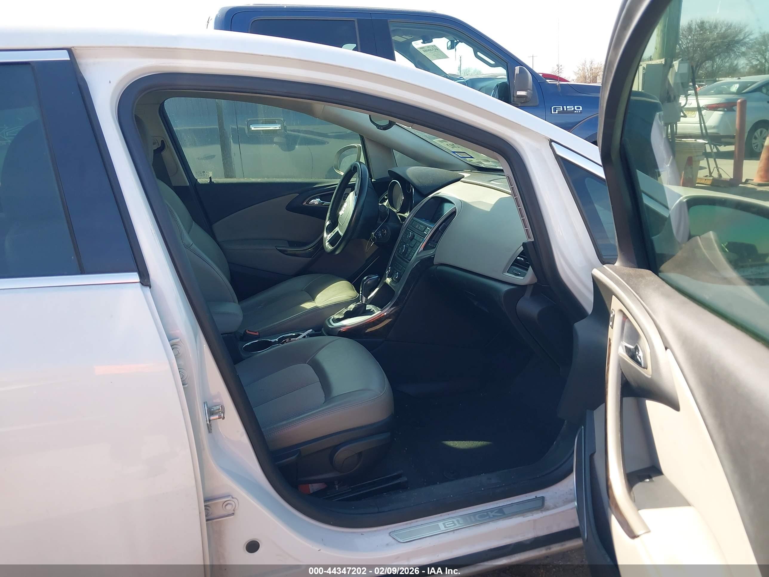 BUICK VERANO image 5