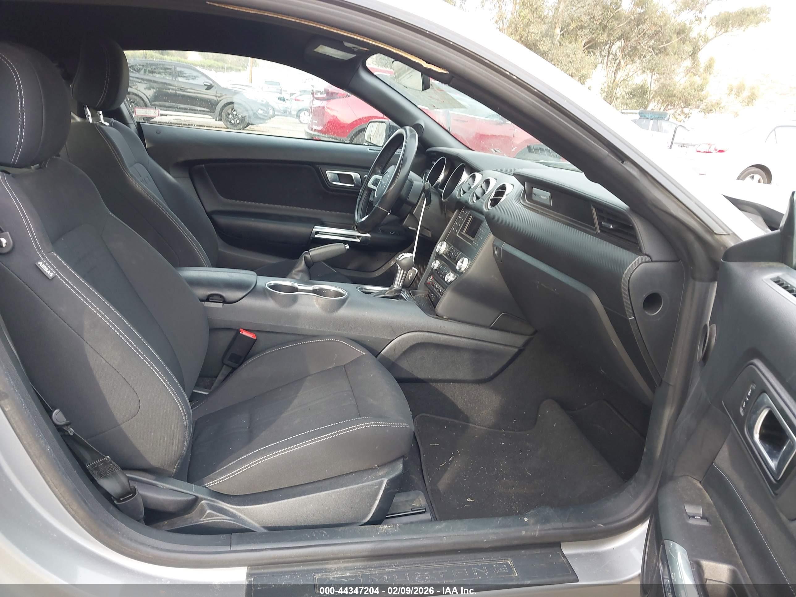 FORD MUSTANG image 5