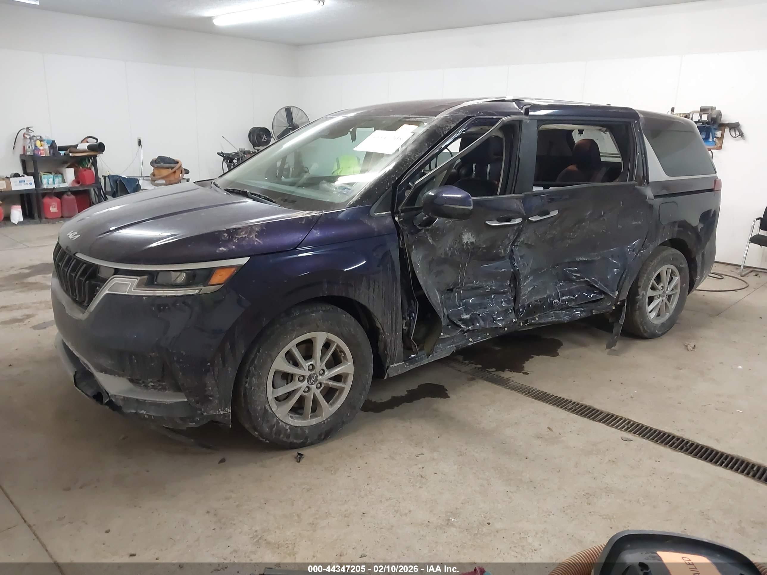KIA CARNIVAL image 2