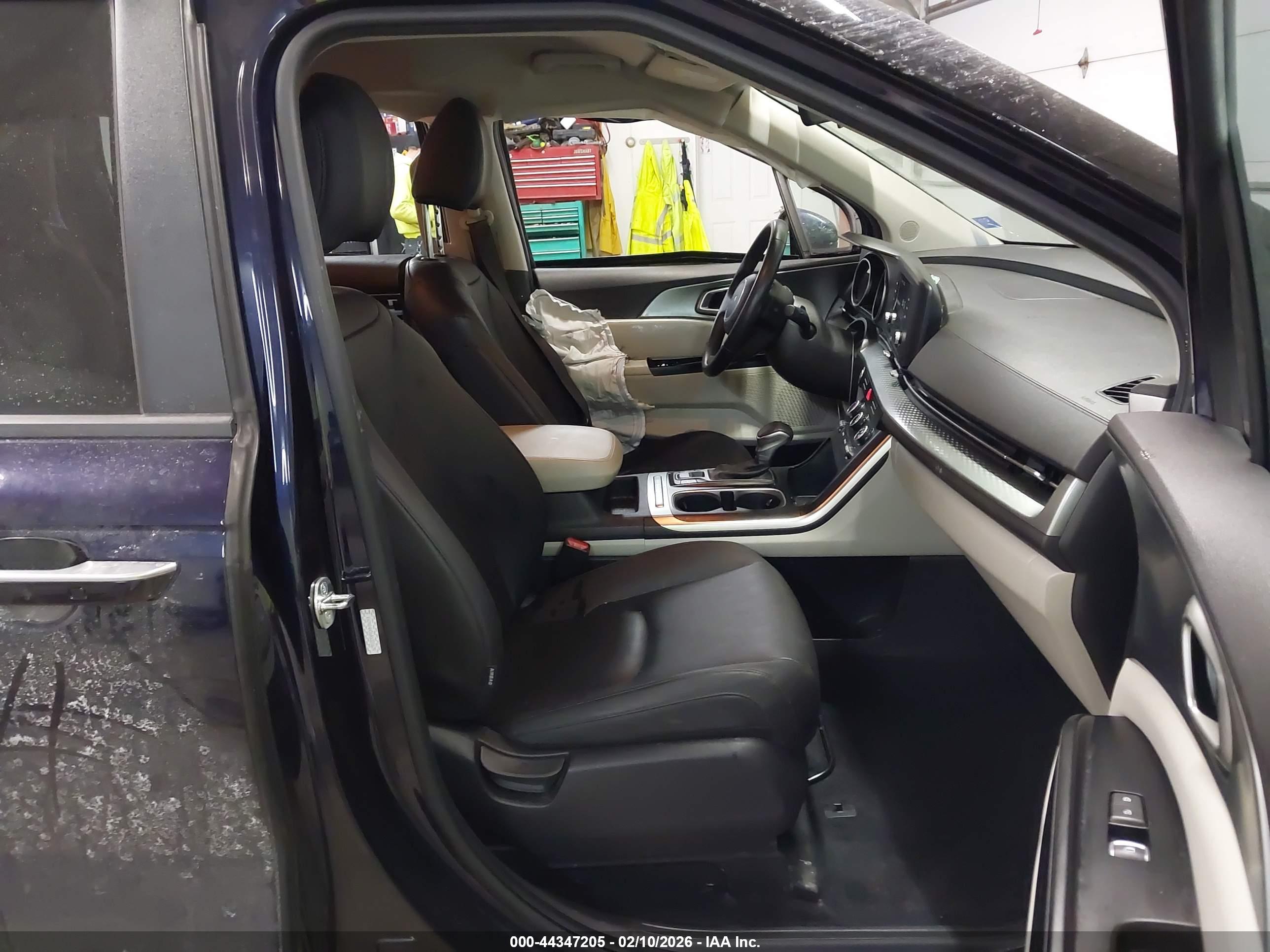 KIA CARNIVAL image 5