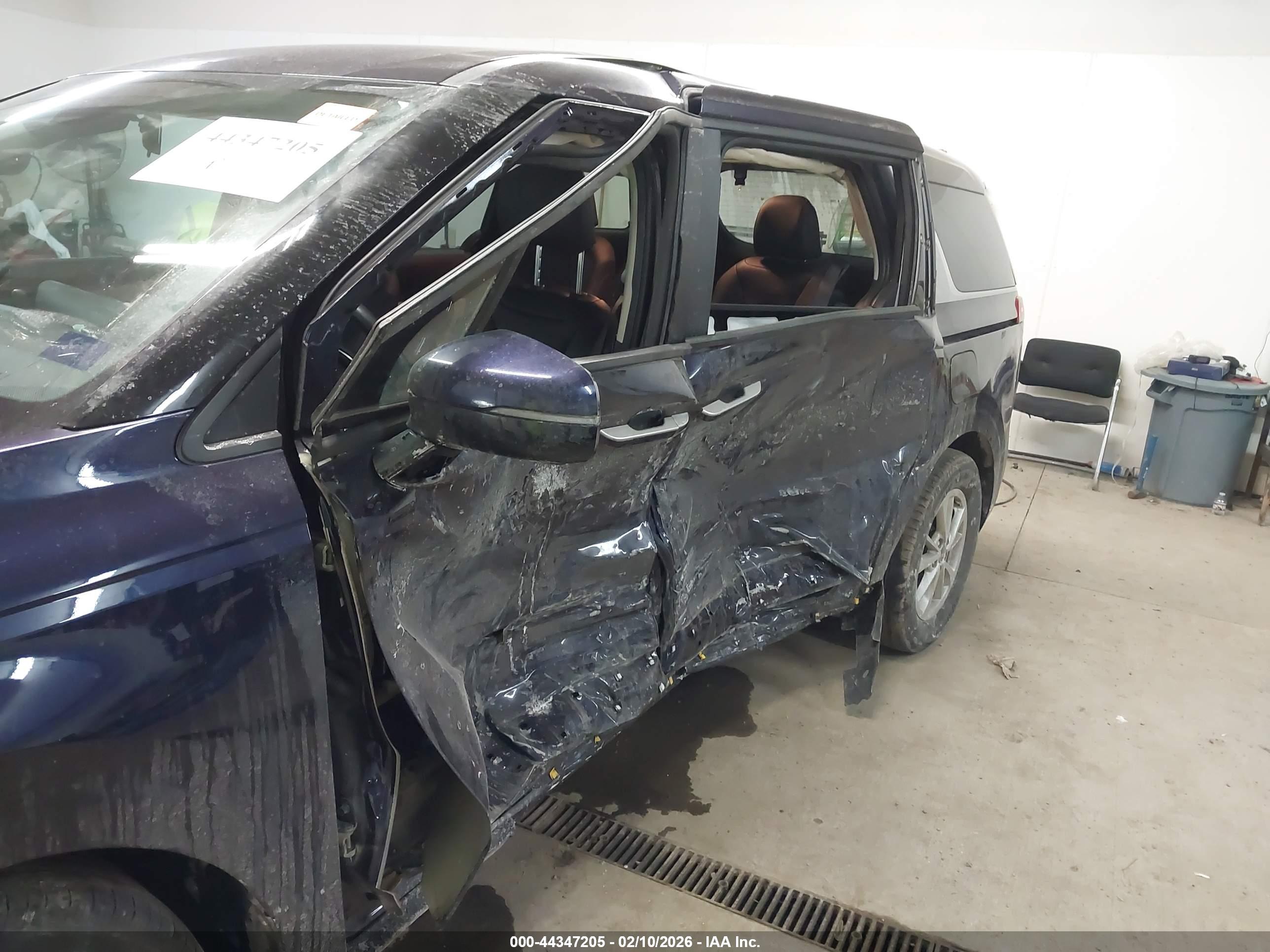 KIA CARNIVAL image 6