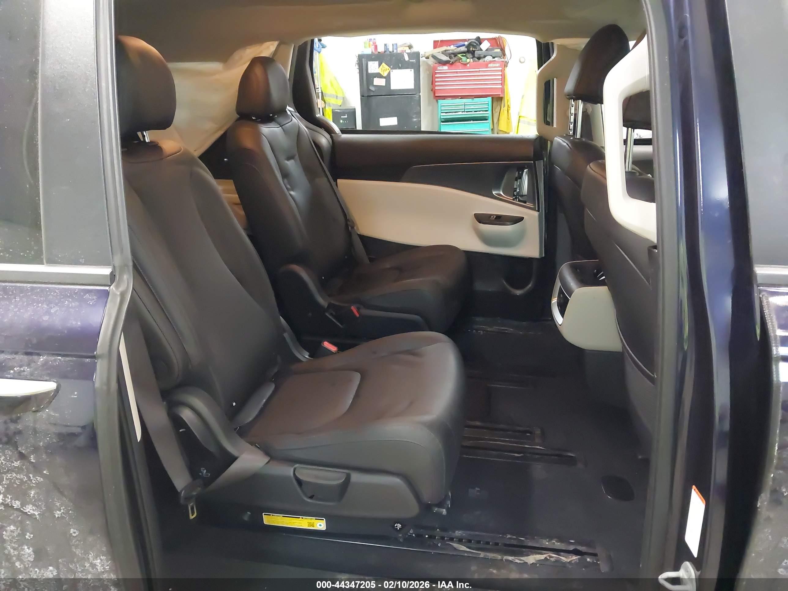 KIA CARNIVAL image 8