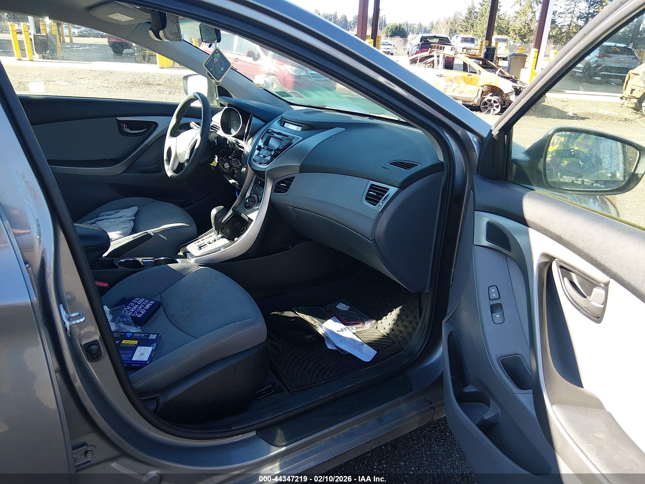 HYUNDAI ELANTRA image 5