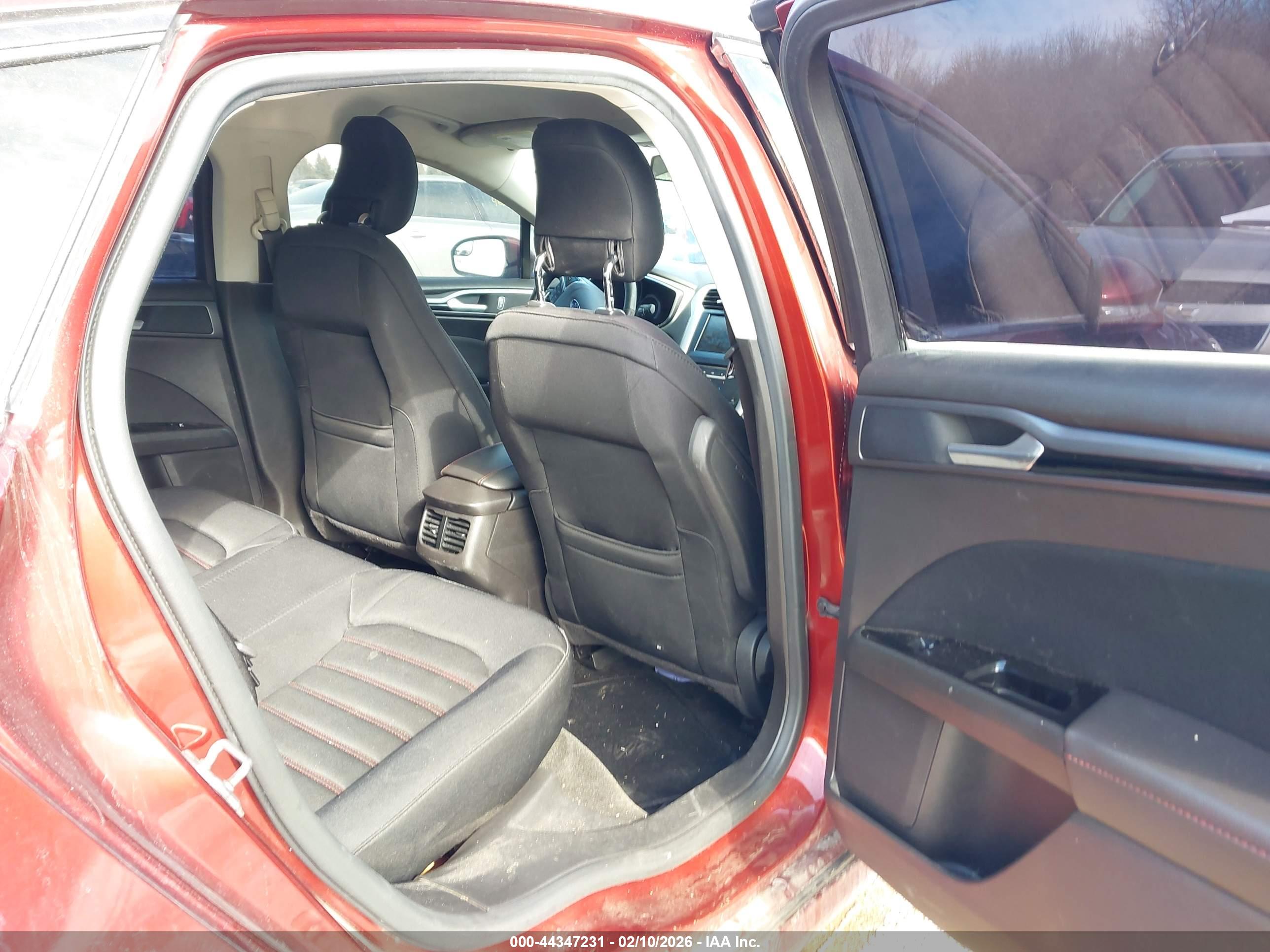 FORD FUSION image 8