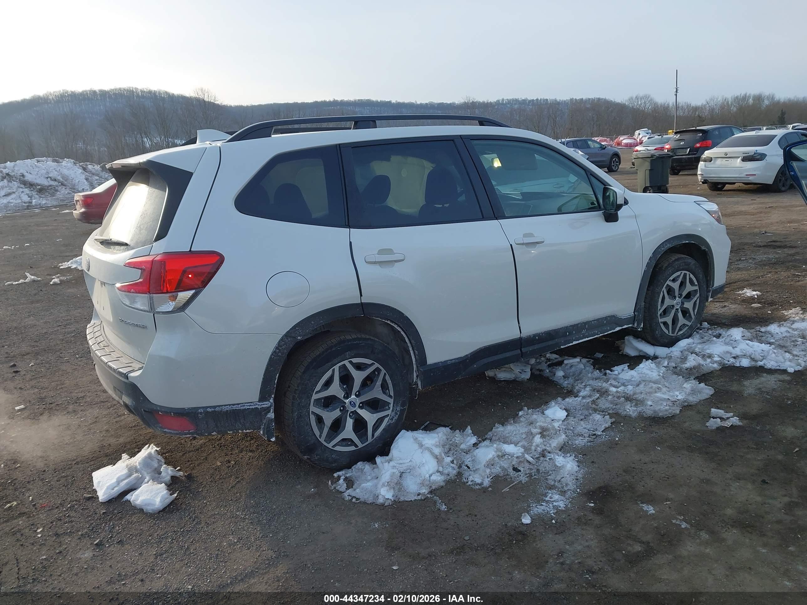 SUBARU FORESTER image 4