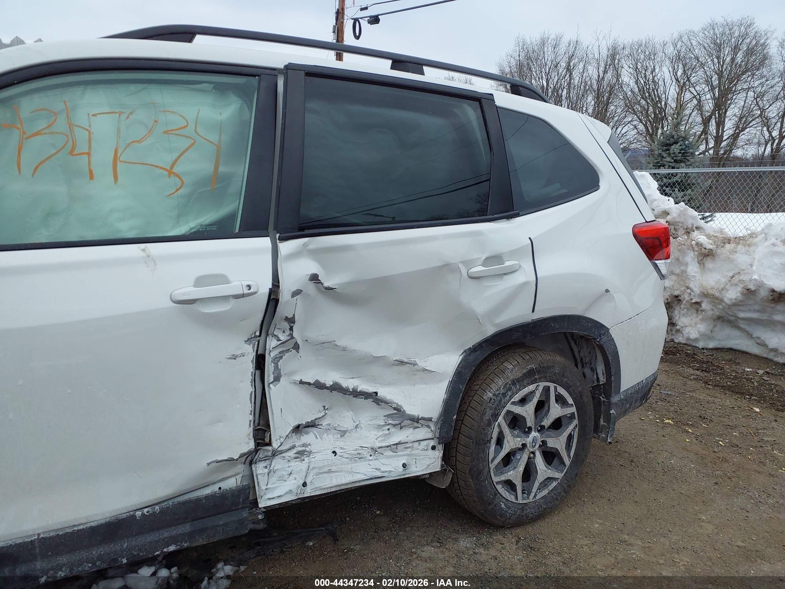 SUBARU FORESTER image 6