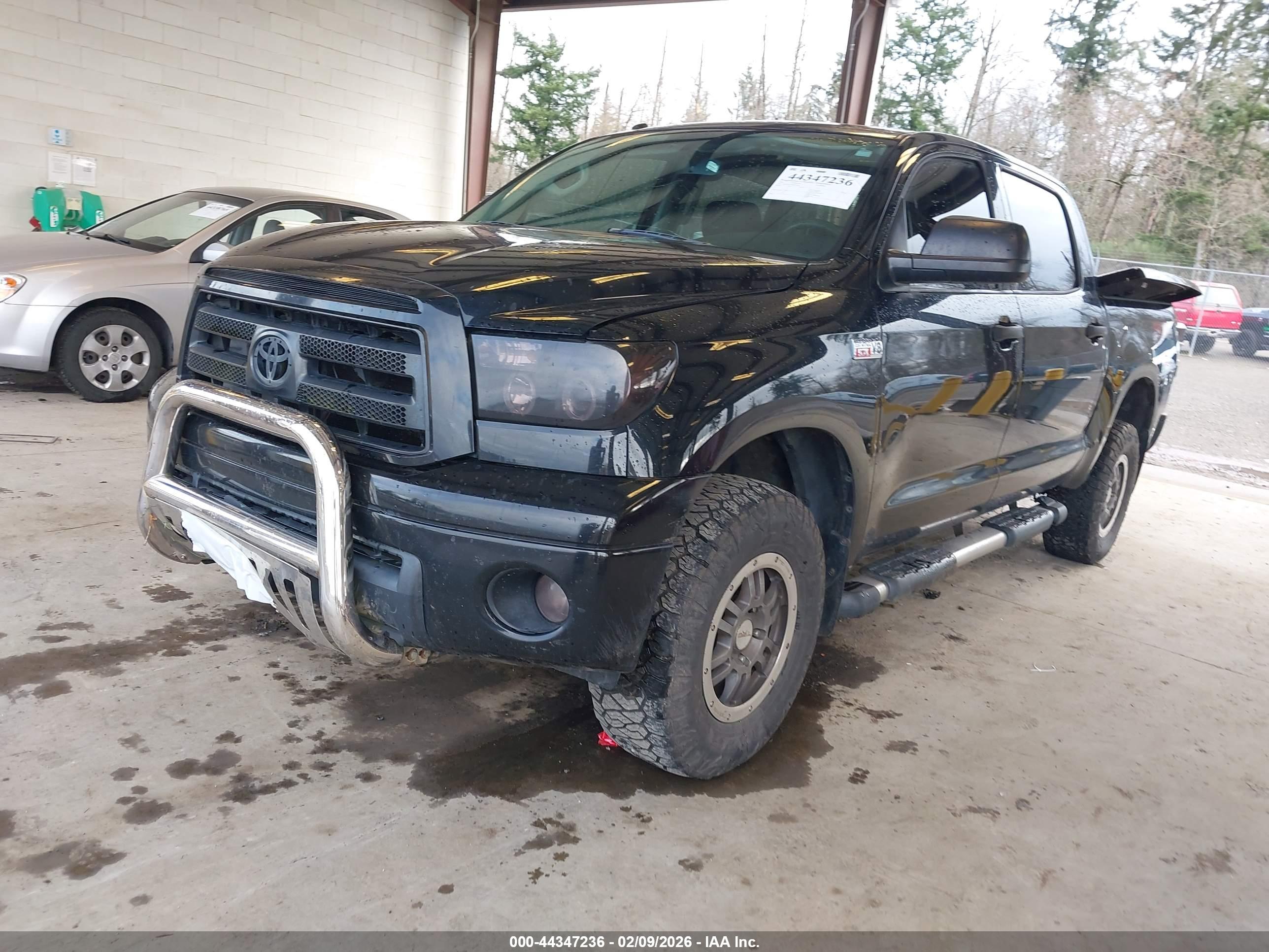 TOYOTA TUNDRA image 2