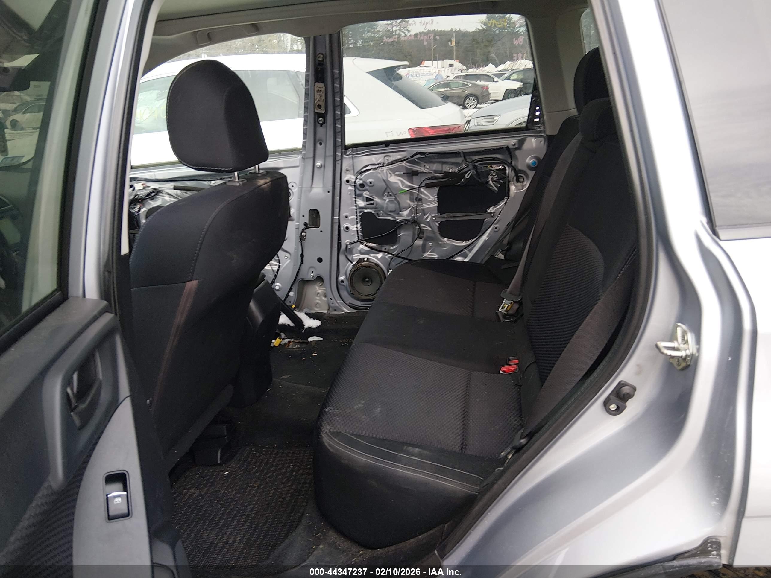 SUBARU FORESTER image 8