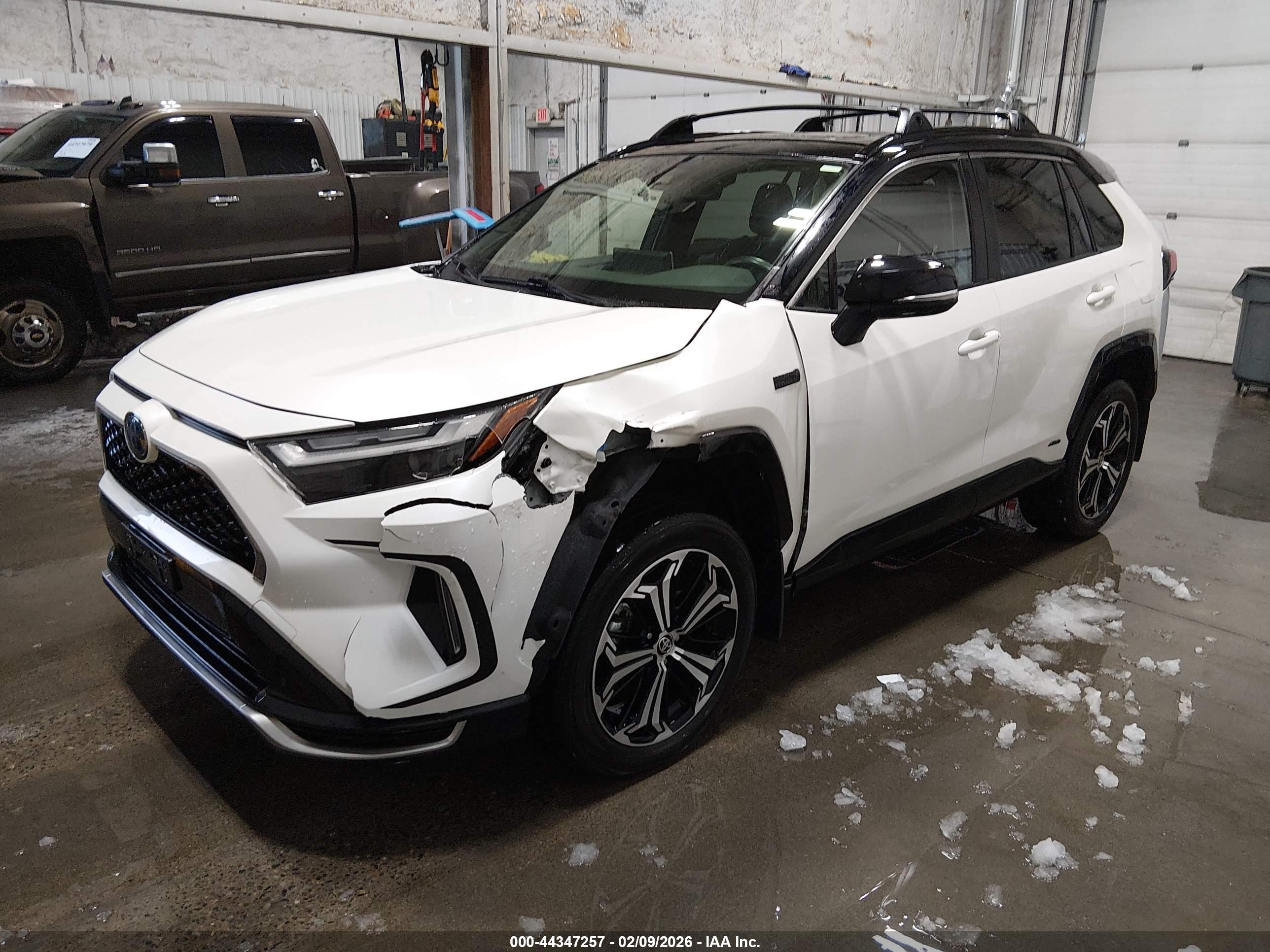 TOYOTA RAV4 image 2