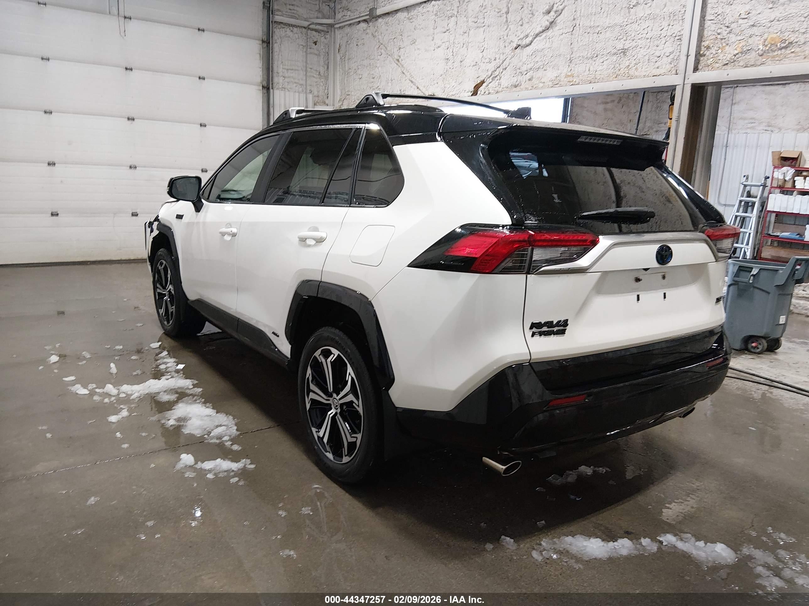 TOYOTA RAV4 image 3