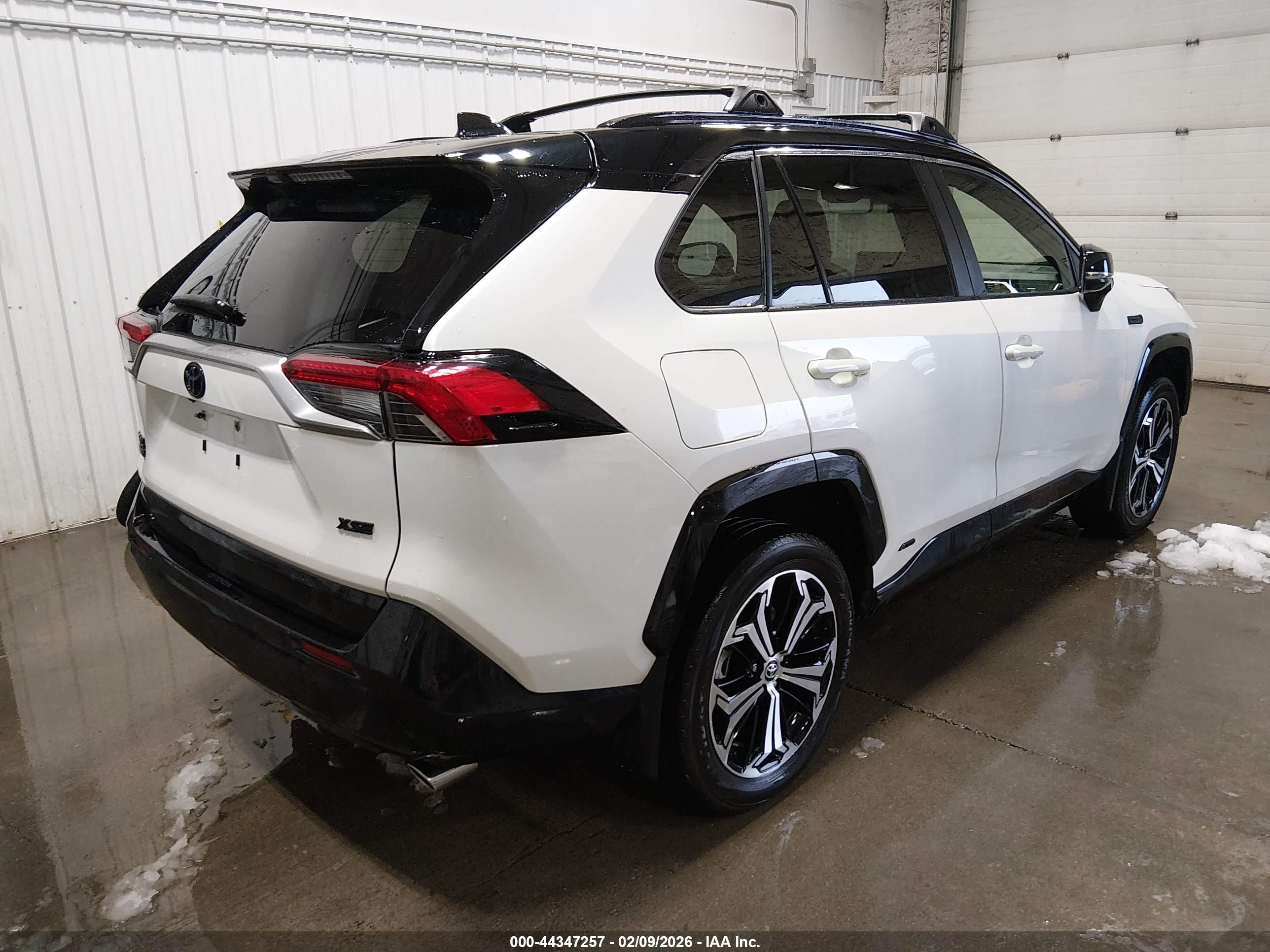 TOYOTA RAV4 image 4