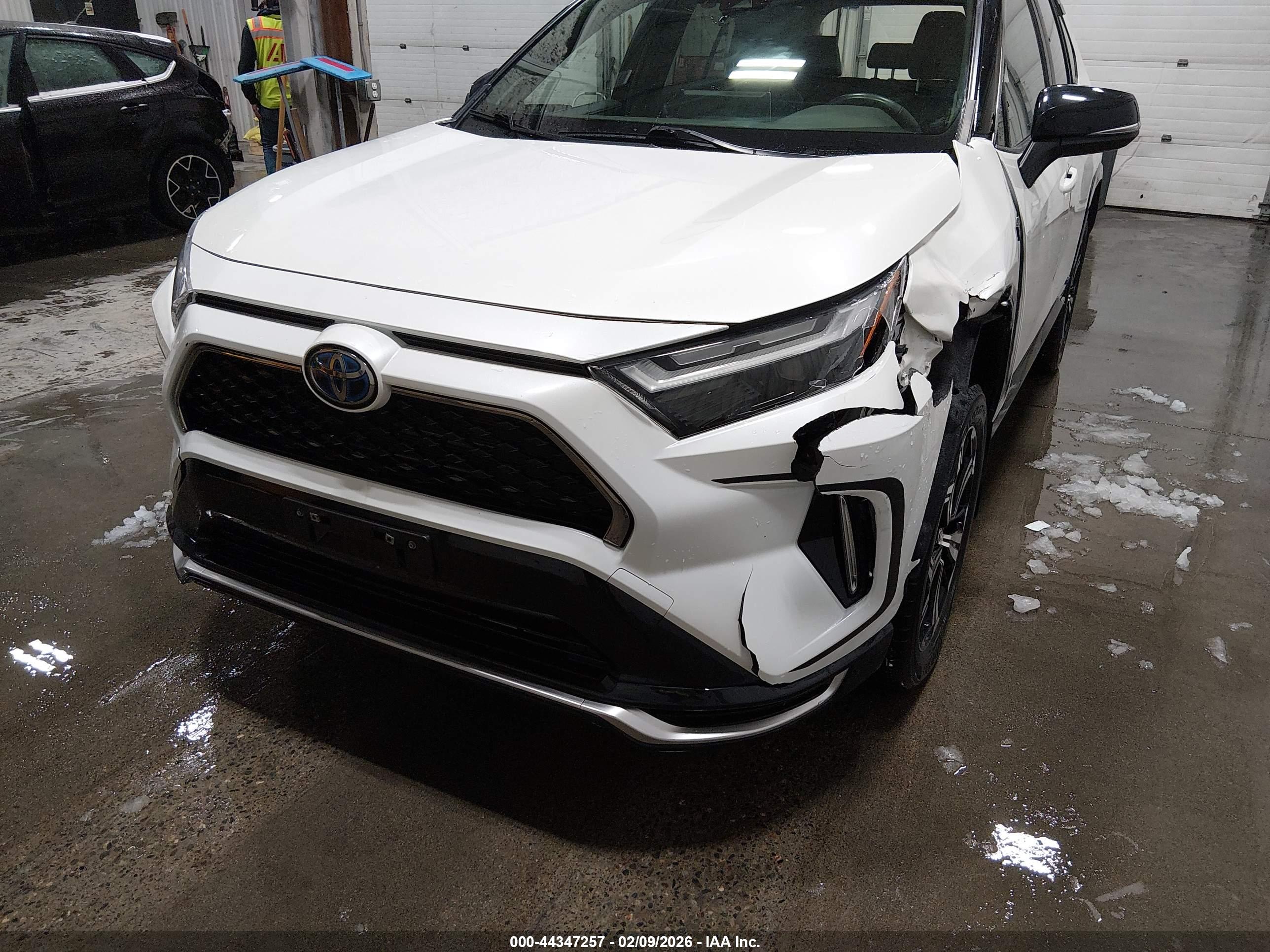 TOYOTA RAV4 image 6