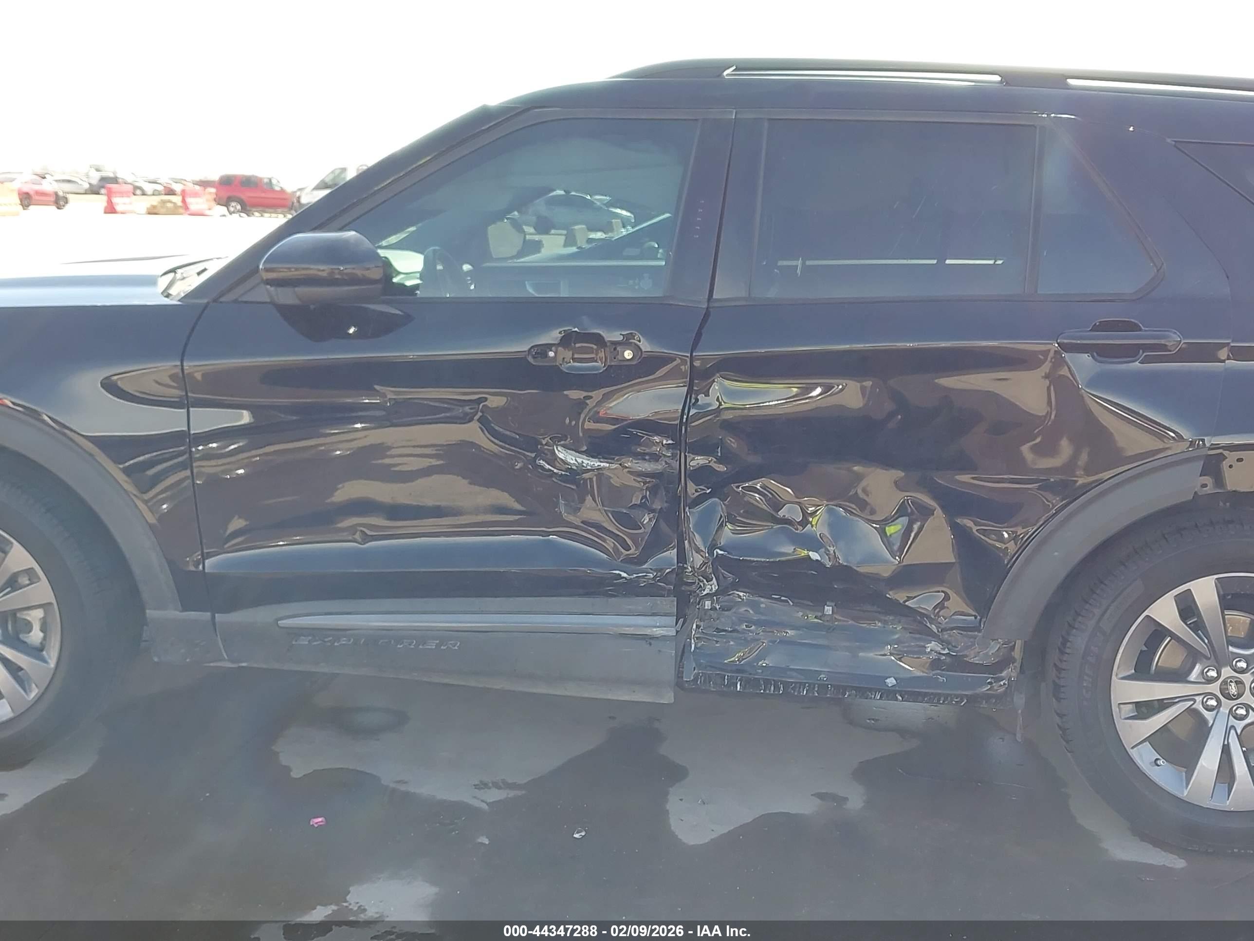 FORD EXPLORER image 6