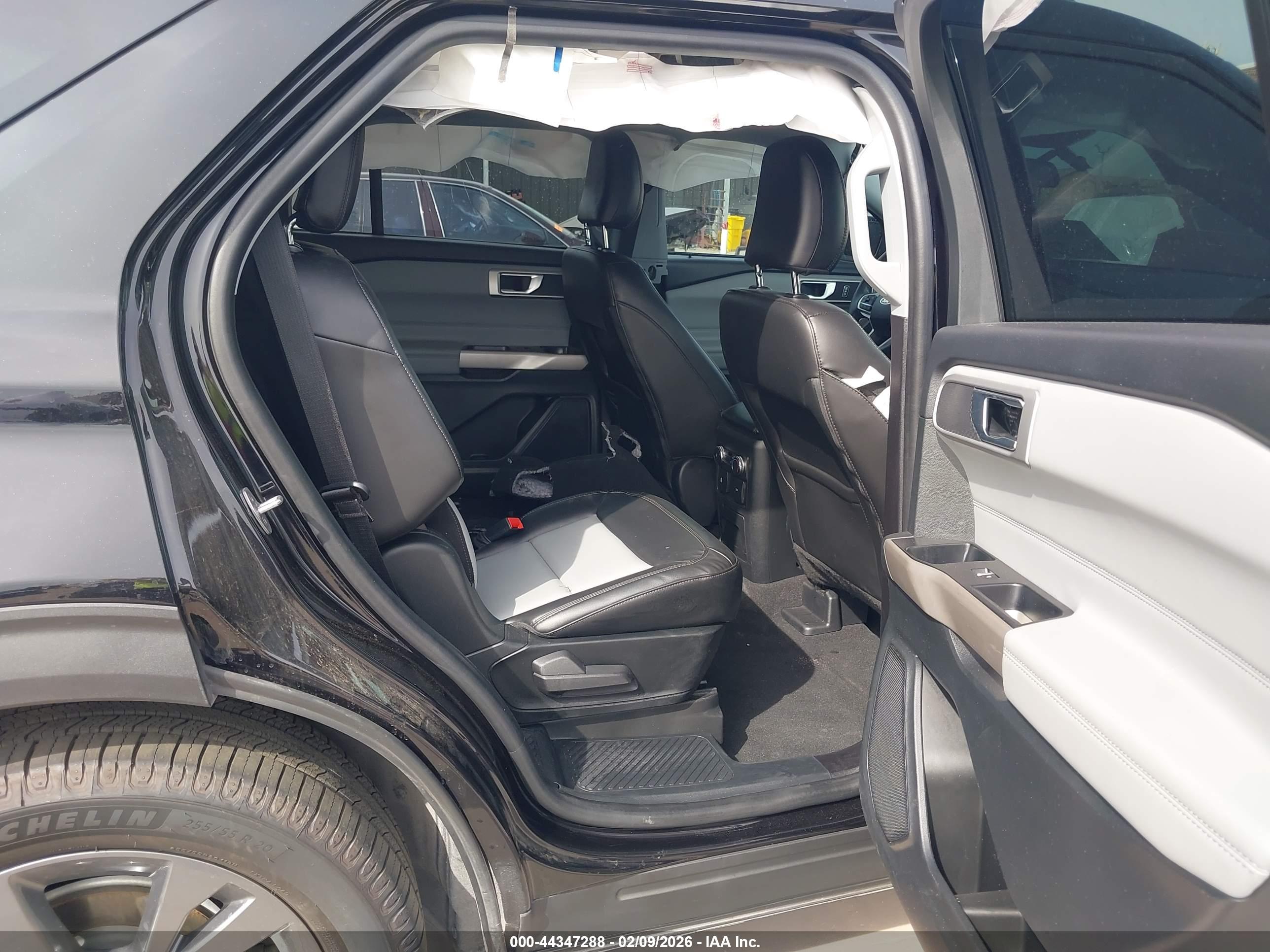 FORD EXPLORER image 8