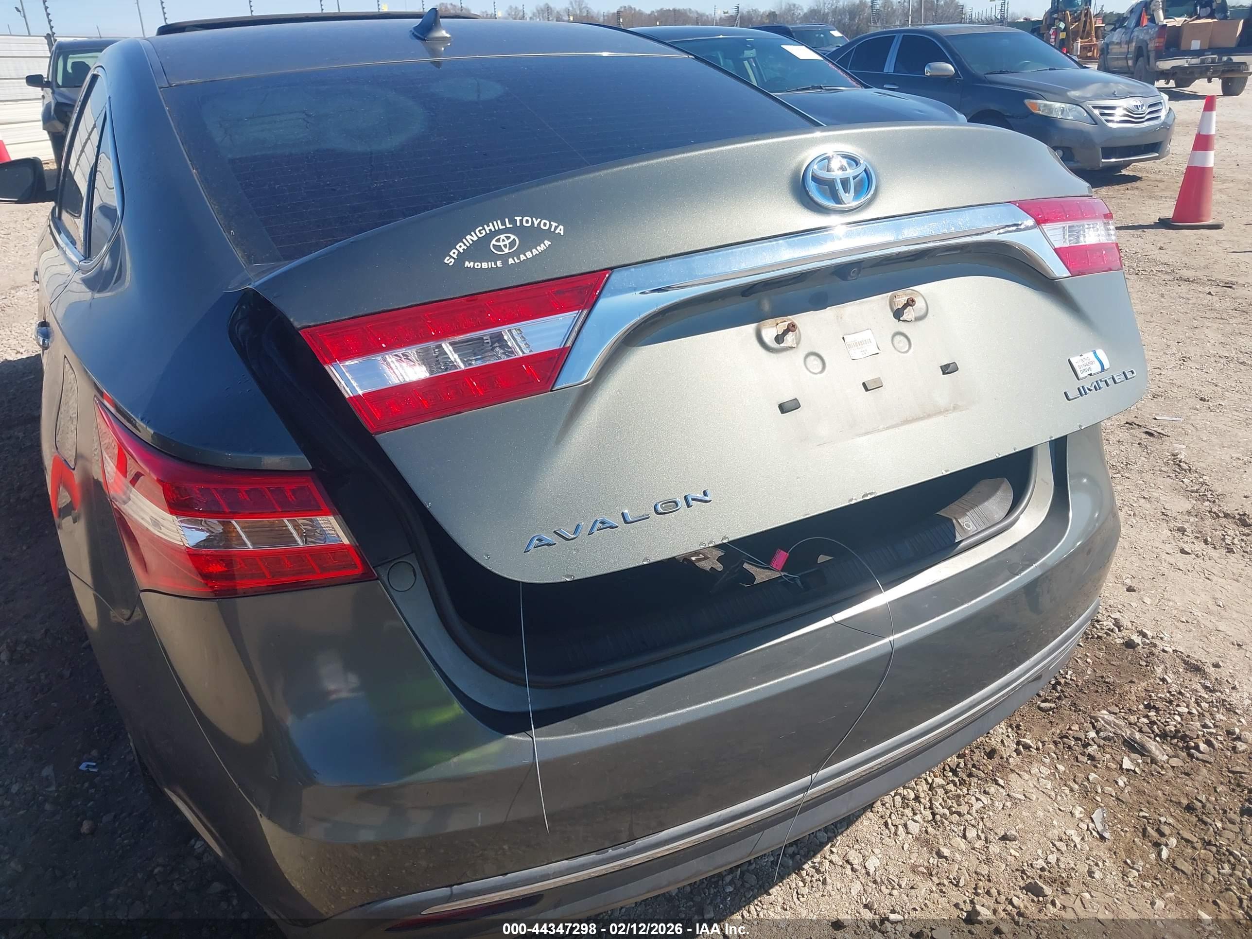 TOYOTA AVALON image 6