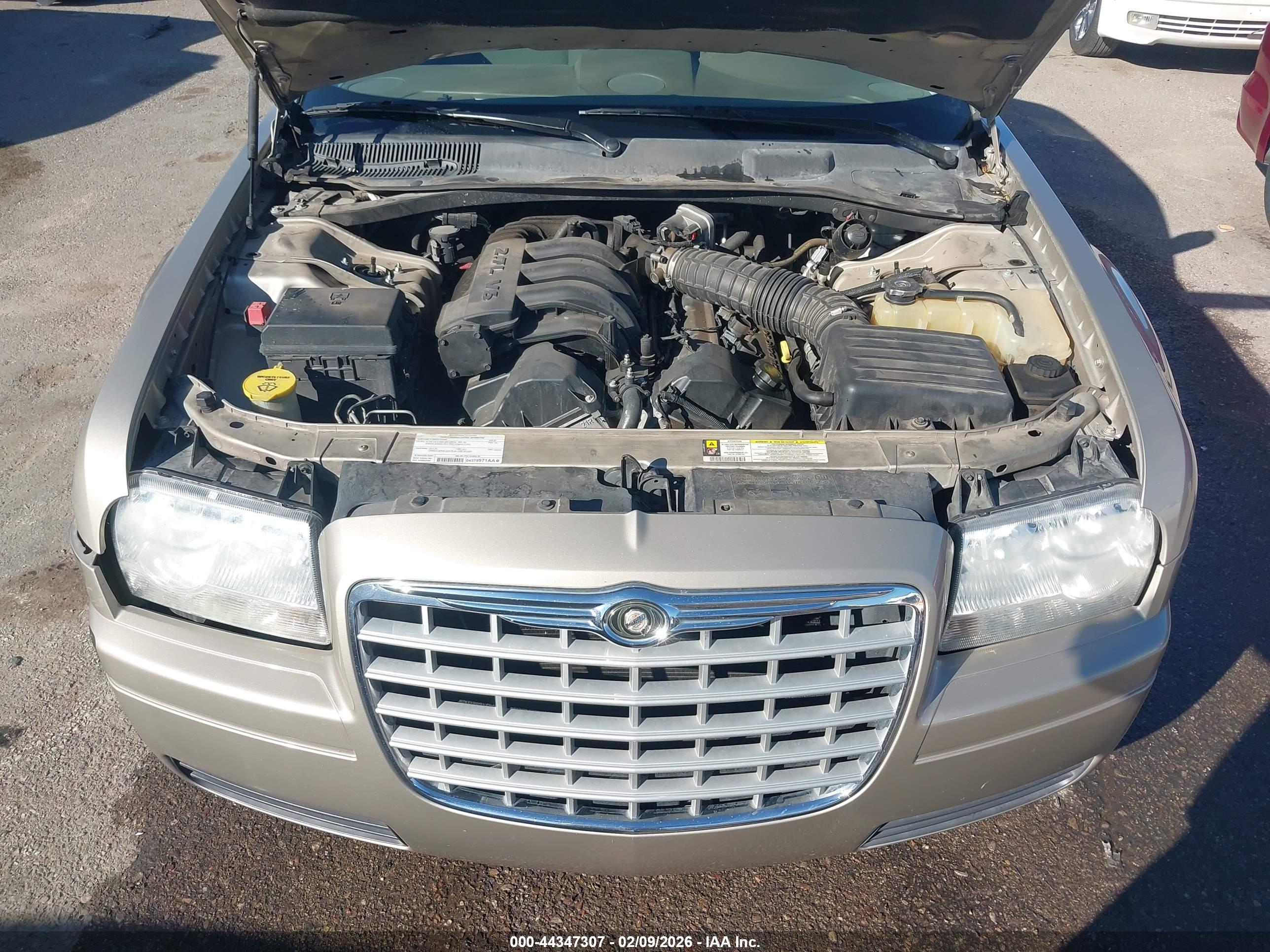 CHRYSLER 300 image 10