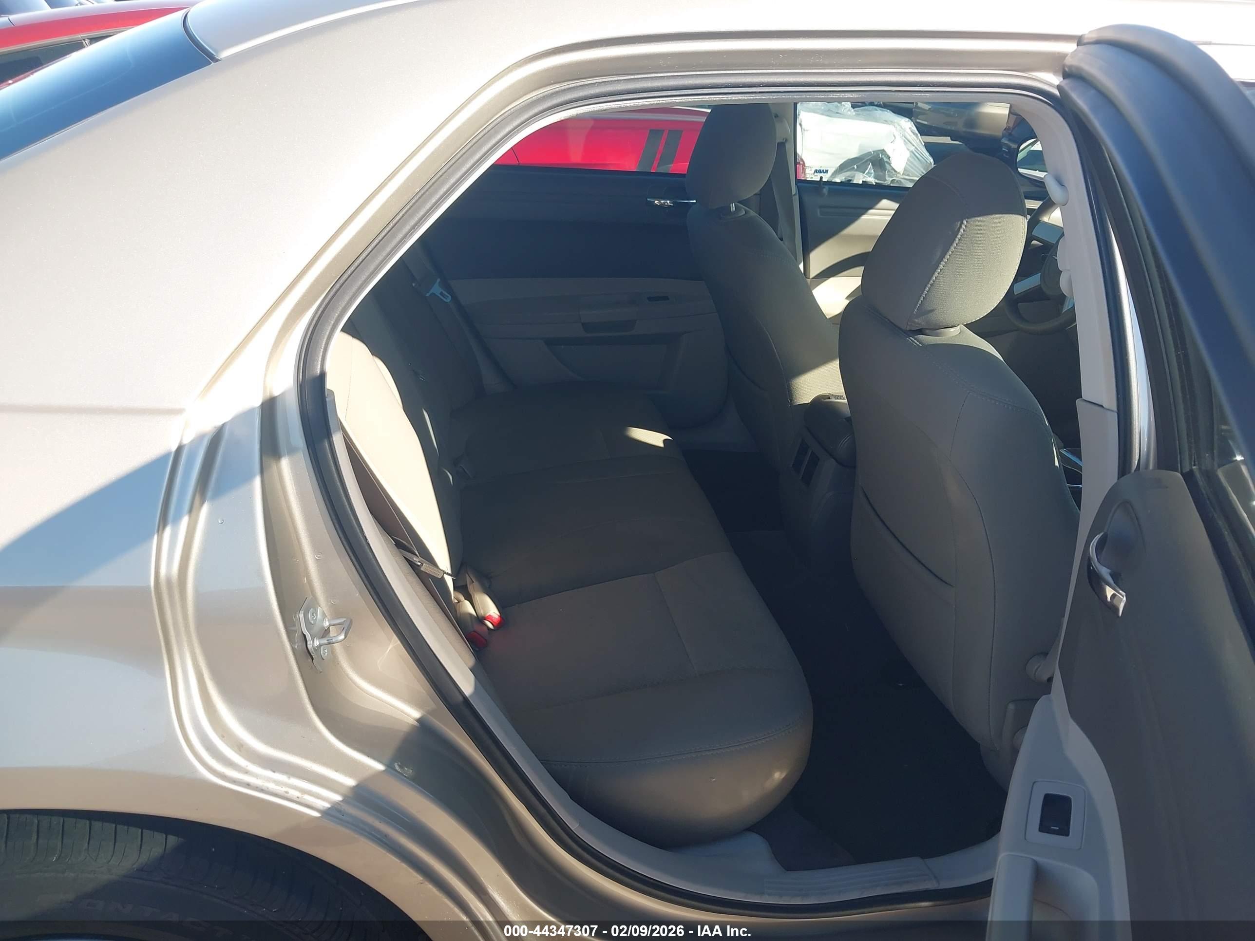 CHRYSLER 300 image 8