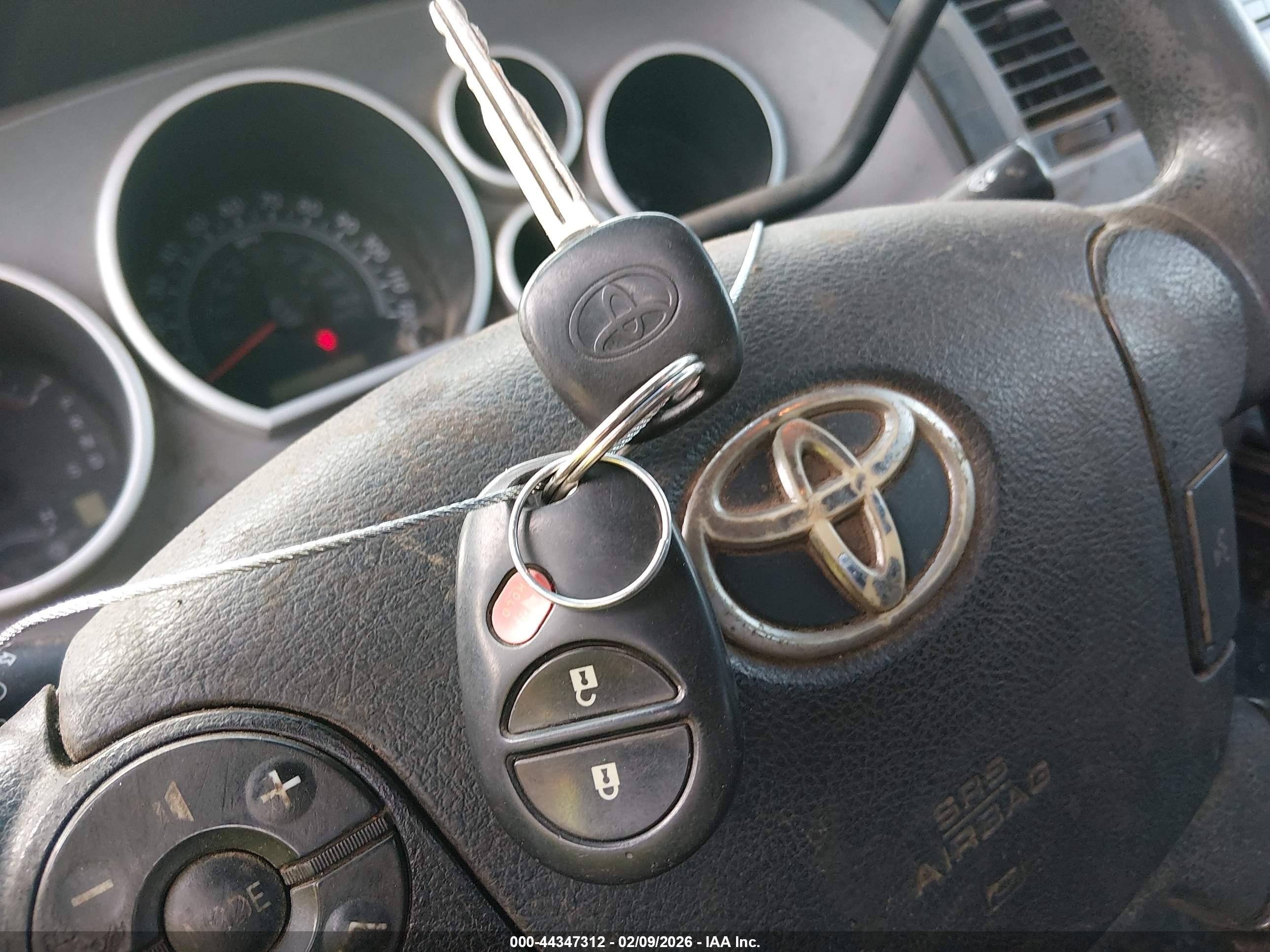 TOYOTA TUNDRA image 11