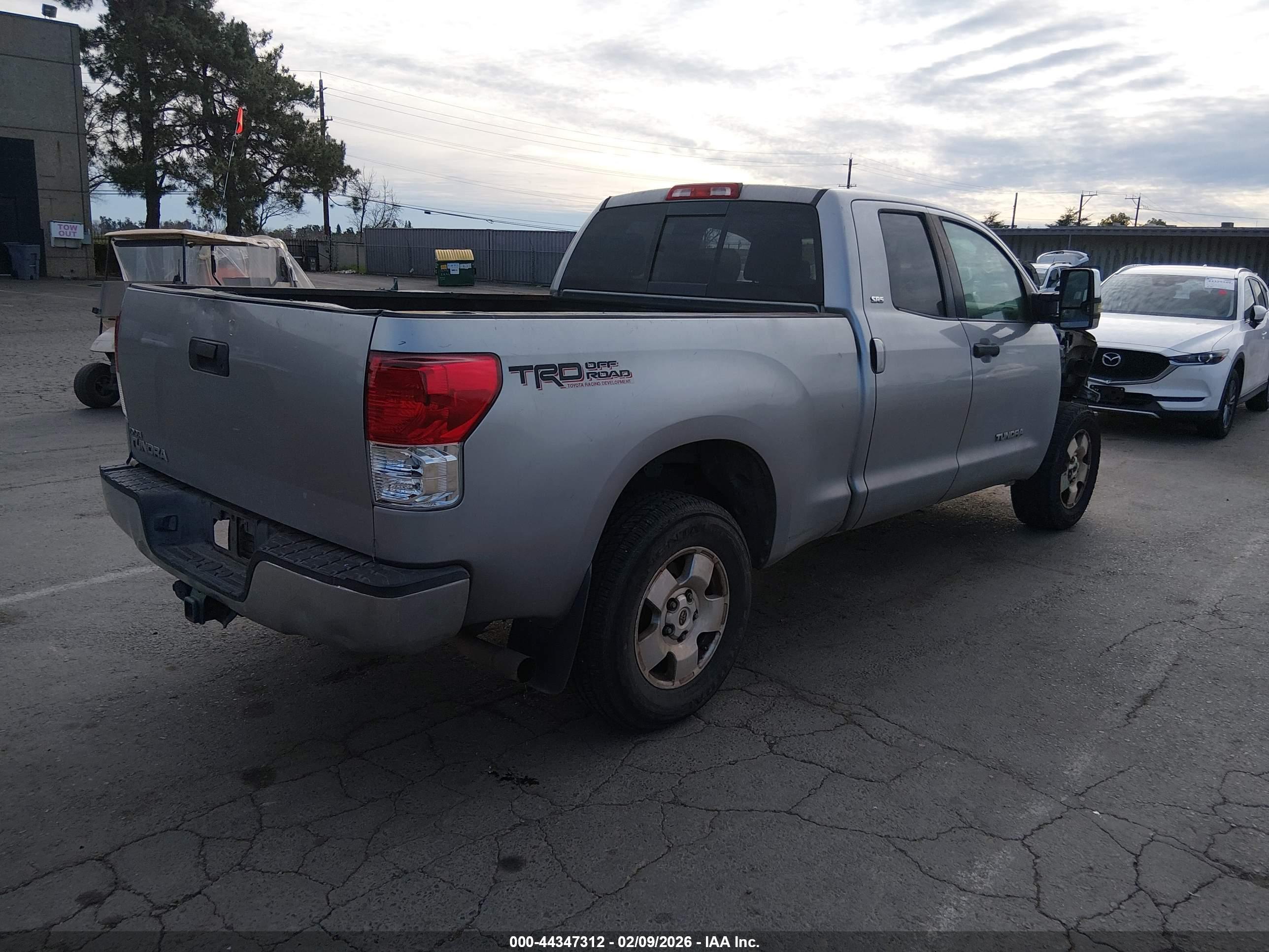 TOYOTA TUNDRA image 4