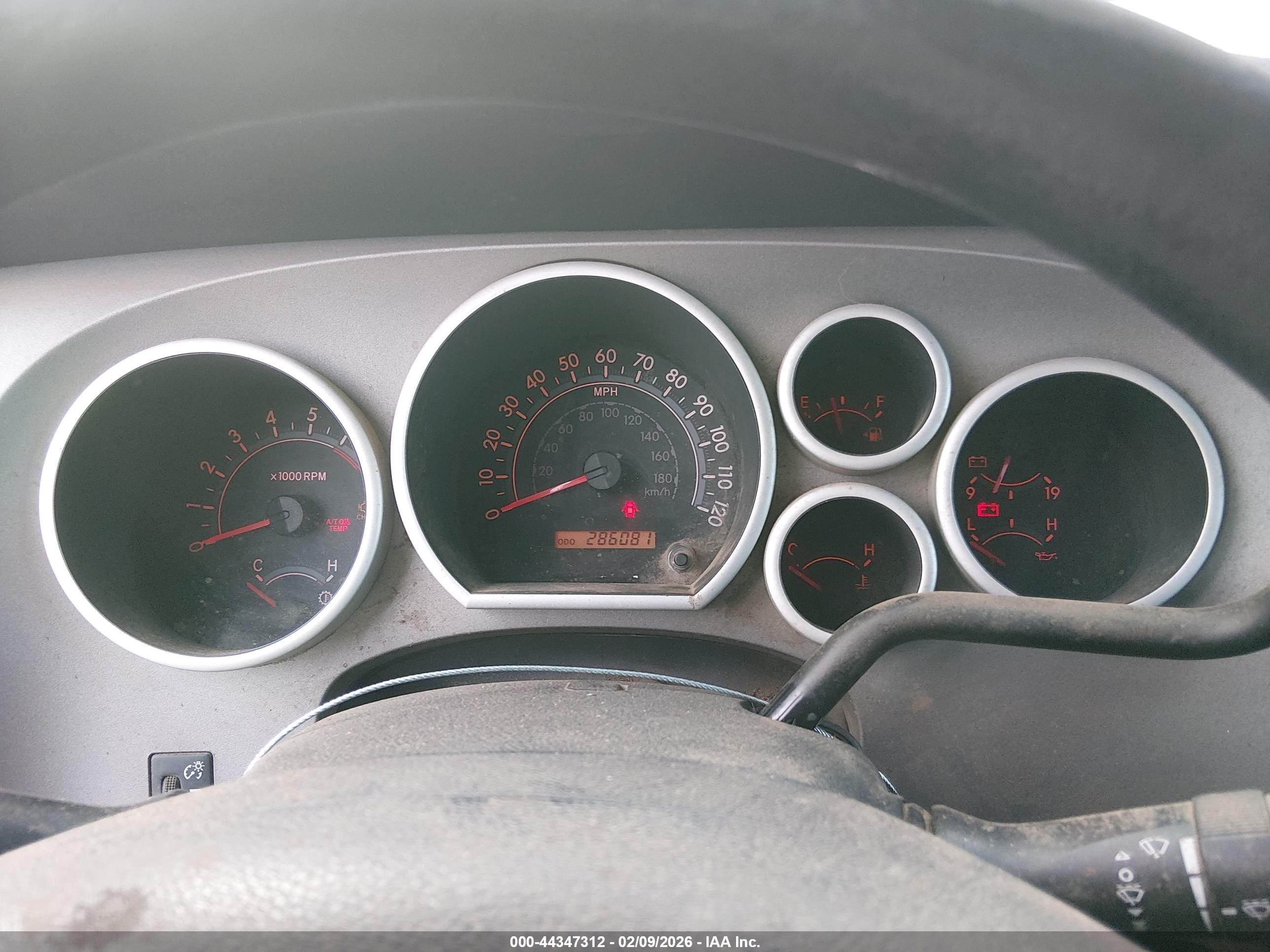 TOYOTA TUNDRA image 7