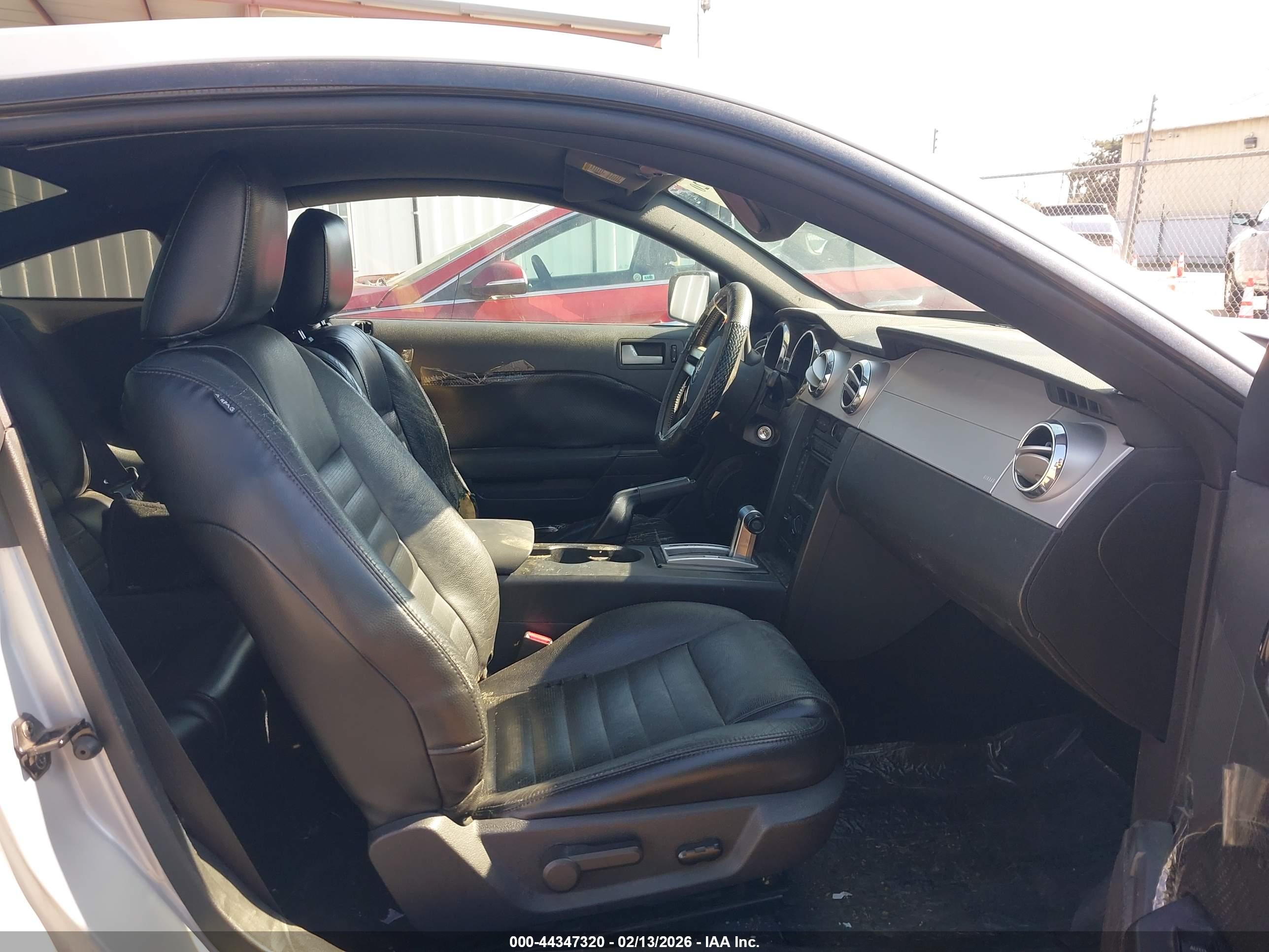 FORD MUSTANG image 5