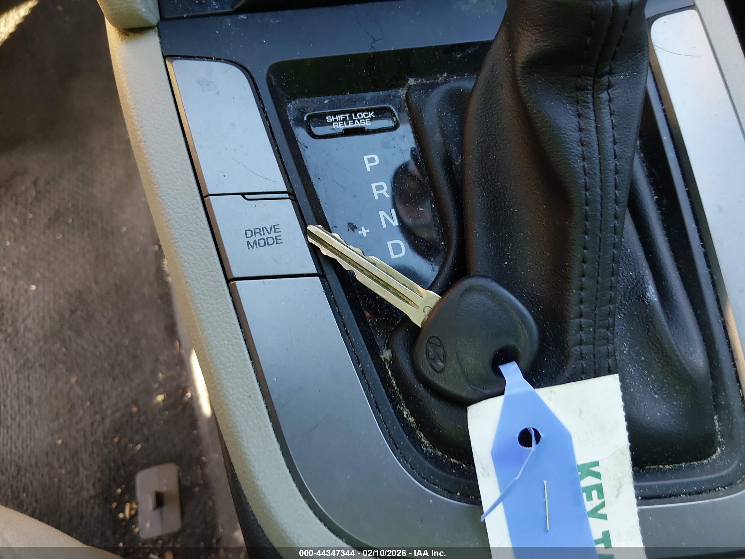 HYUNDAI ELANTRA image 11