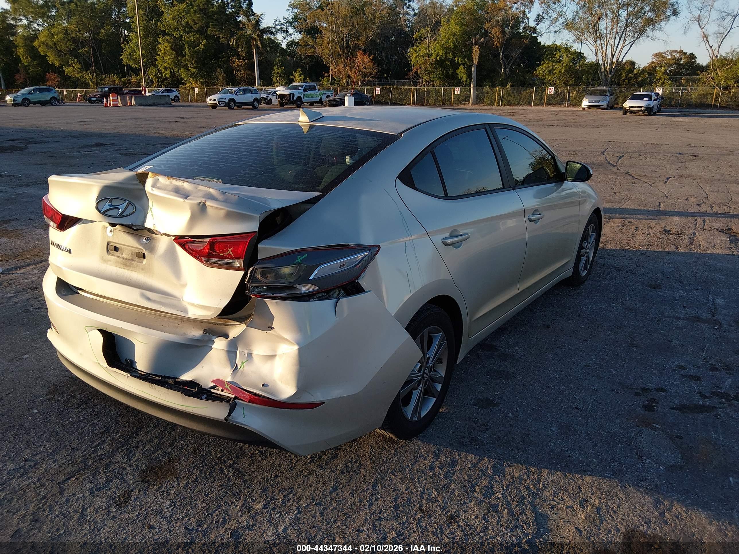 HYUNDAI ELANTRA image 4