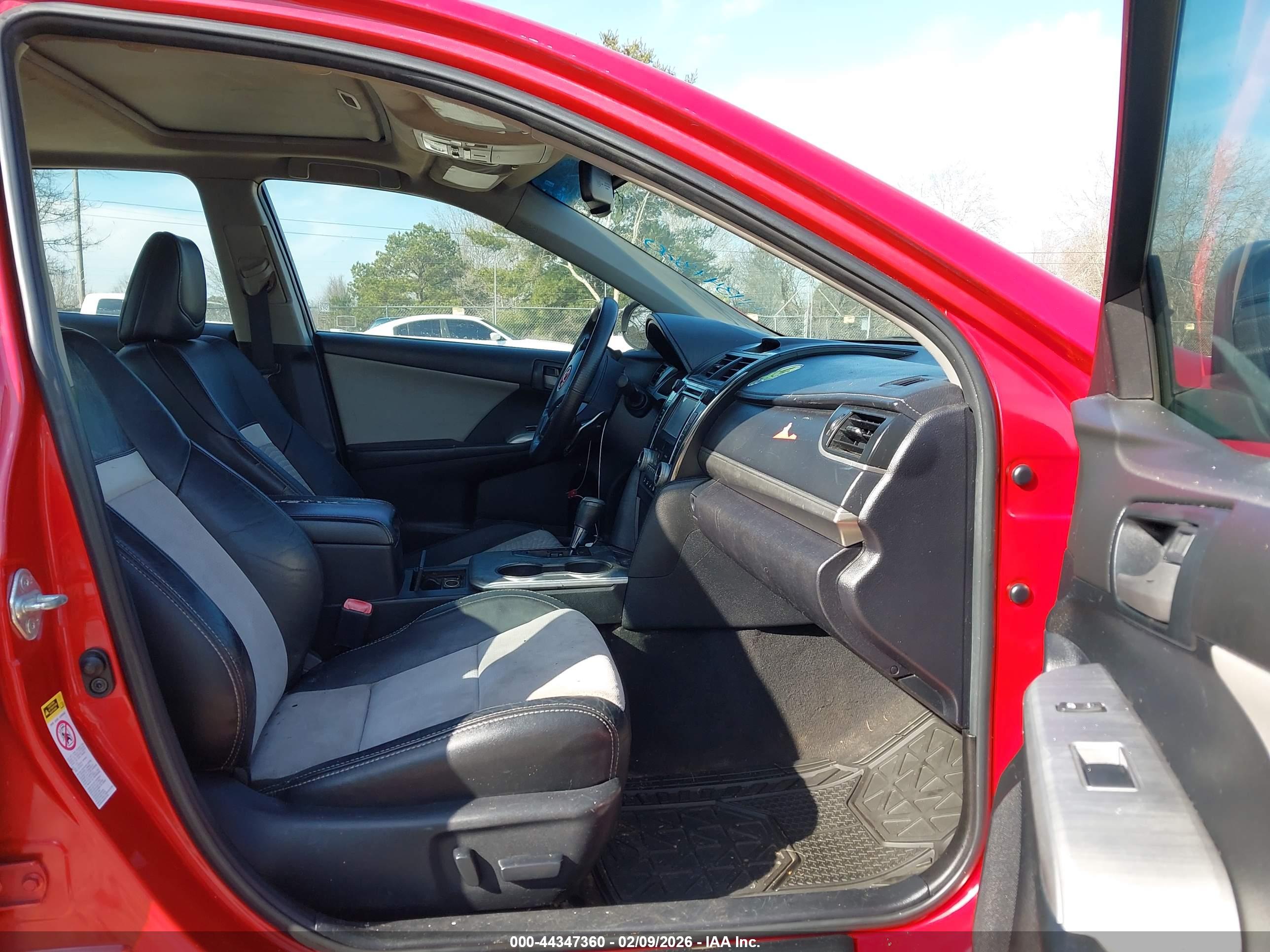 TOYOTA CAMRY image 5