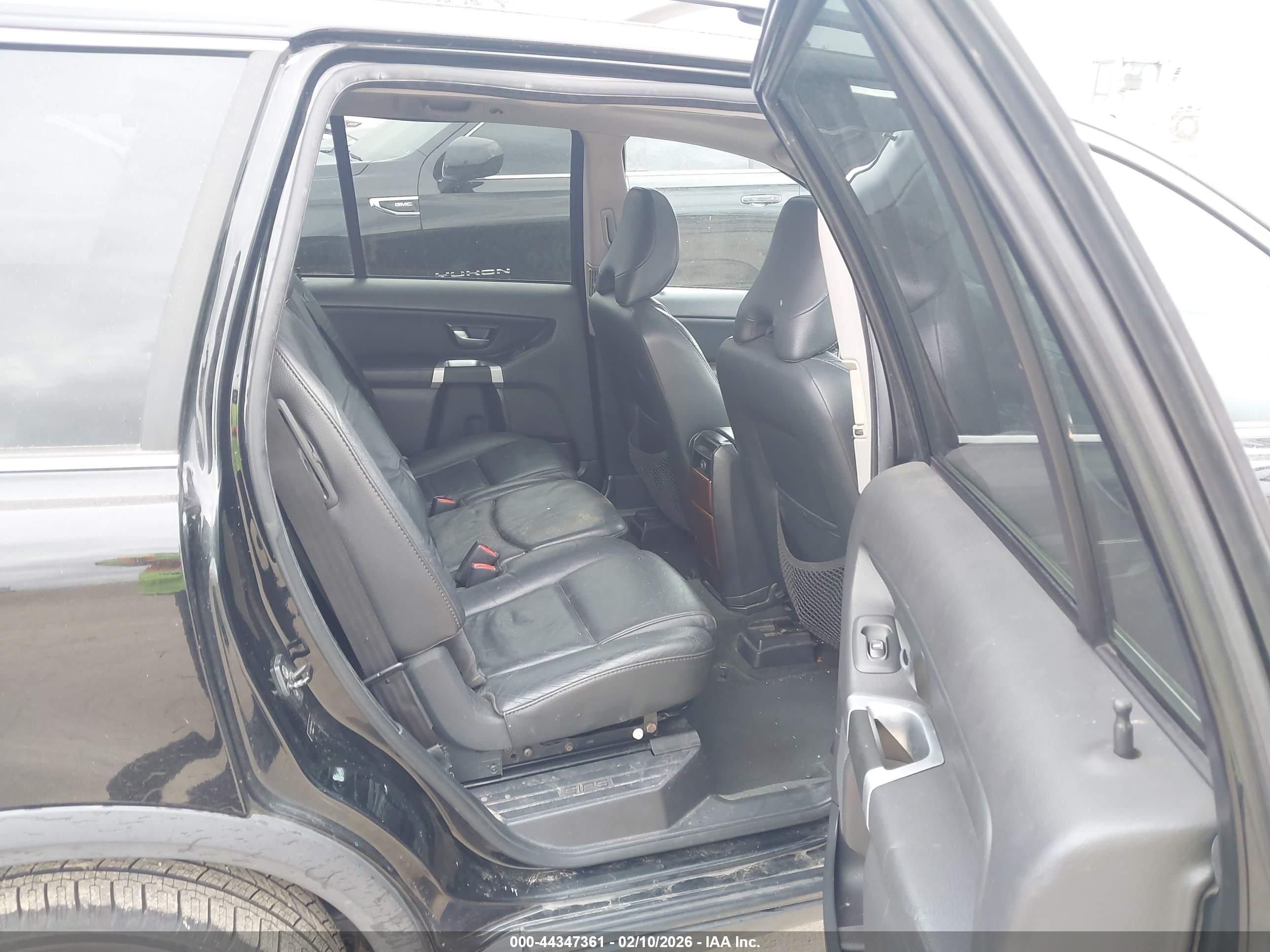 VOLVO XC90 image 8