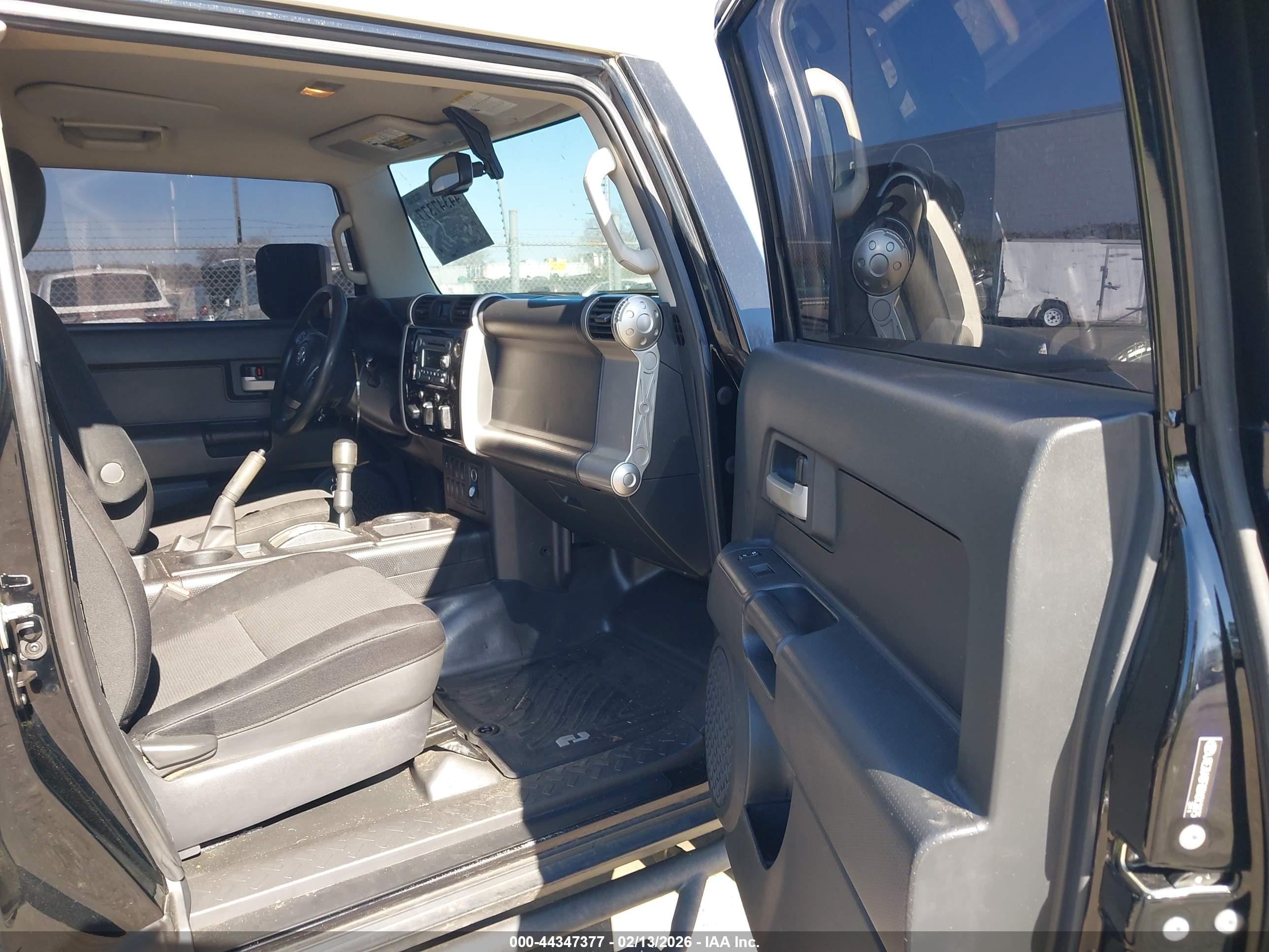 TOYOTA FJ image 5