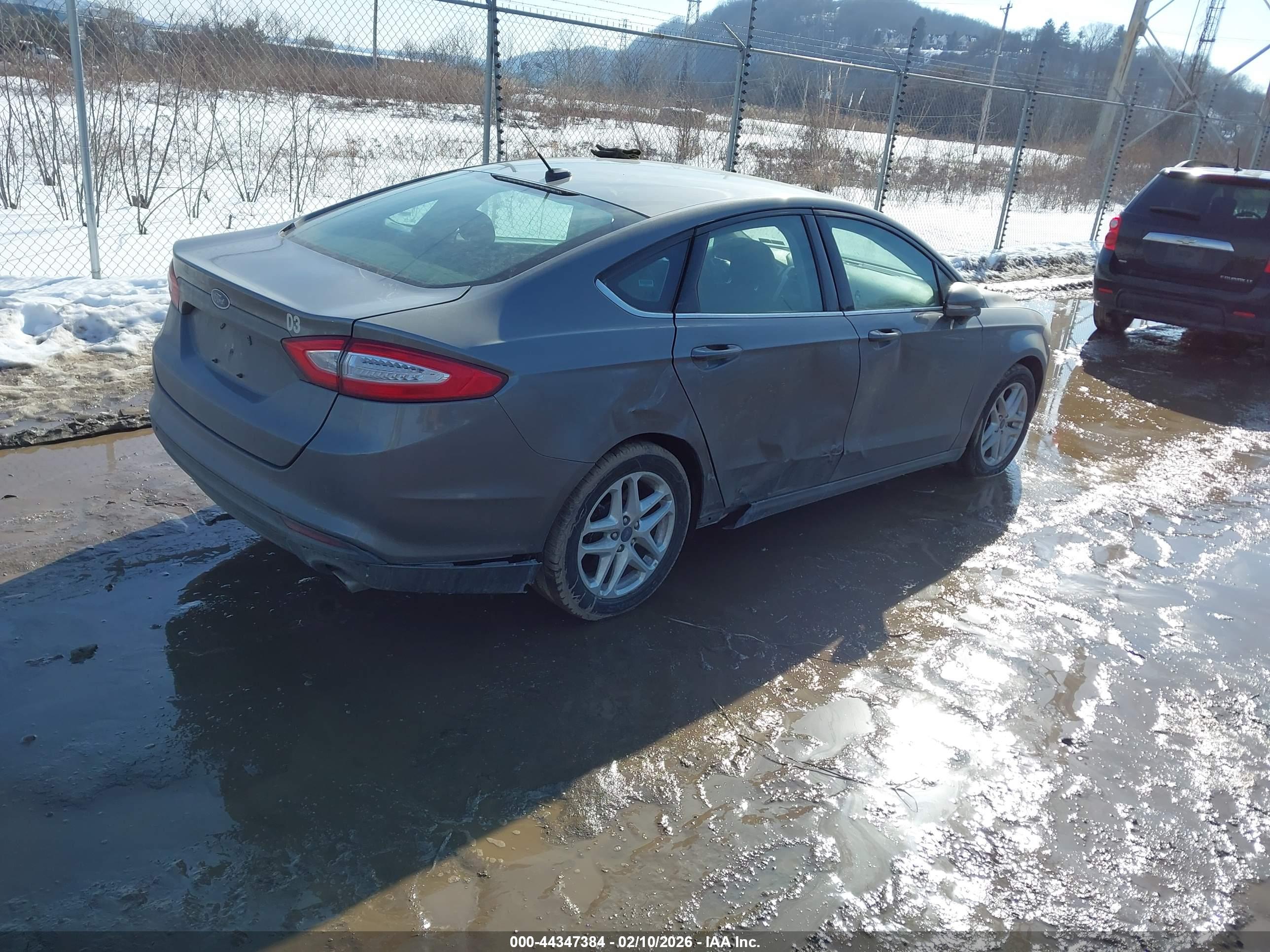 FORD FUSION image 4
