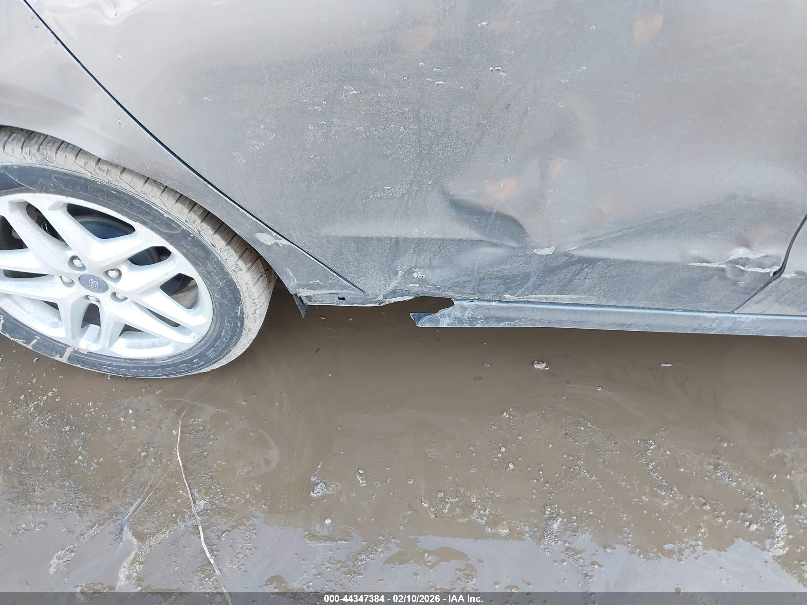 FORD FUSION image 6