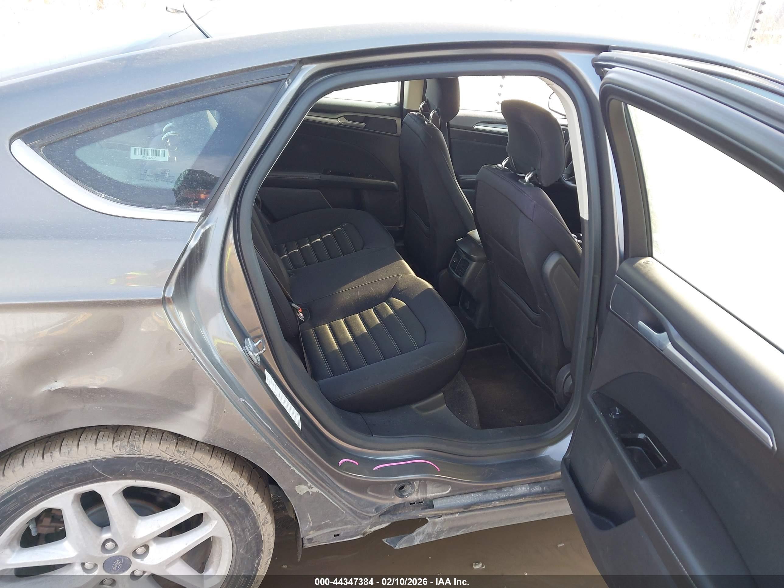 FORD FUSION image 8
