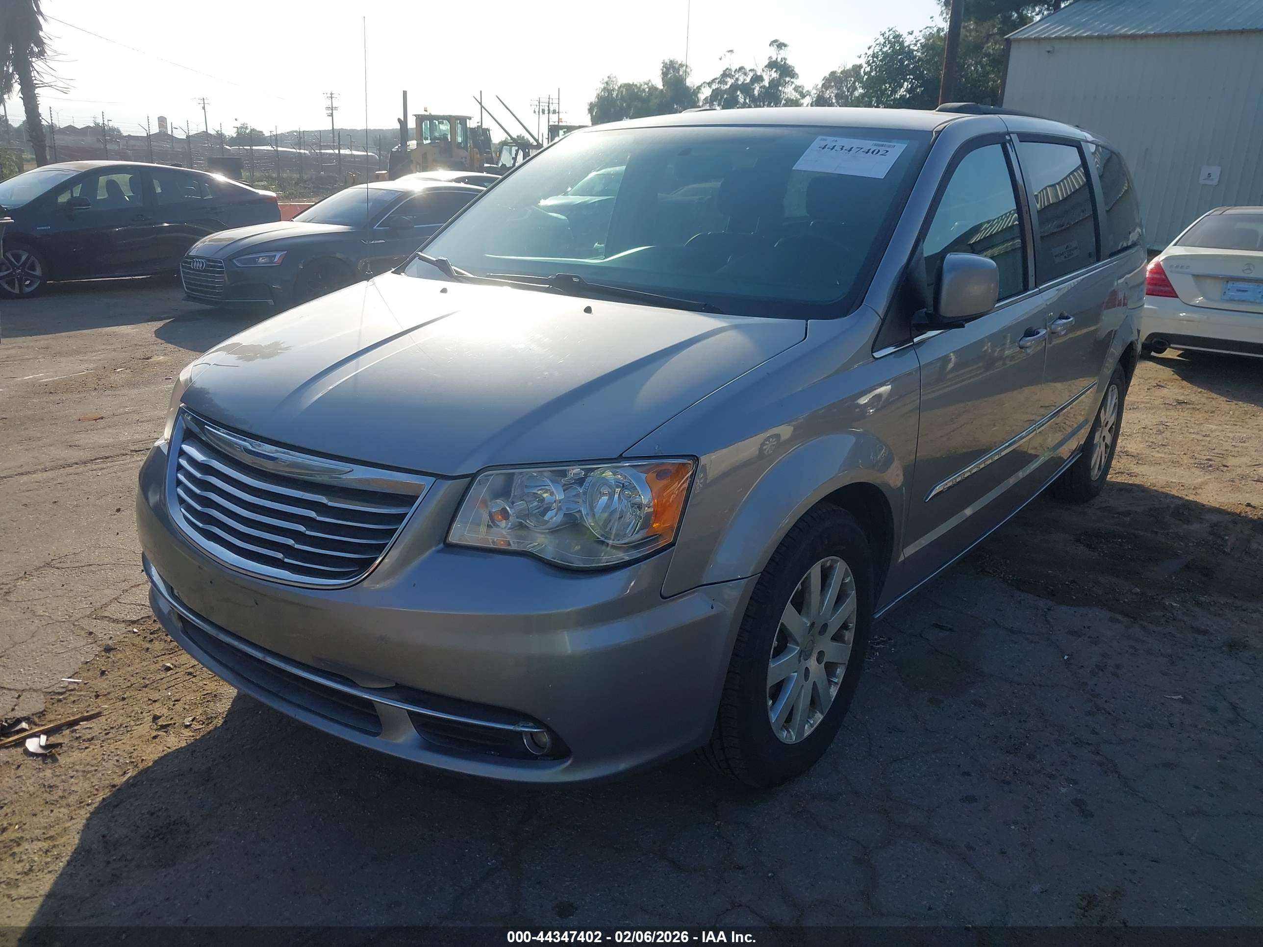 CHRYSLER TOWN image 2