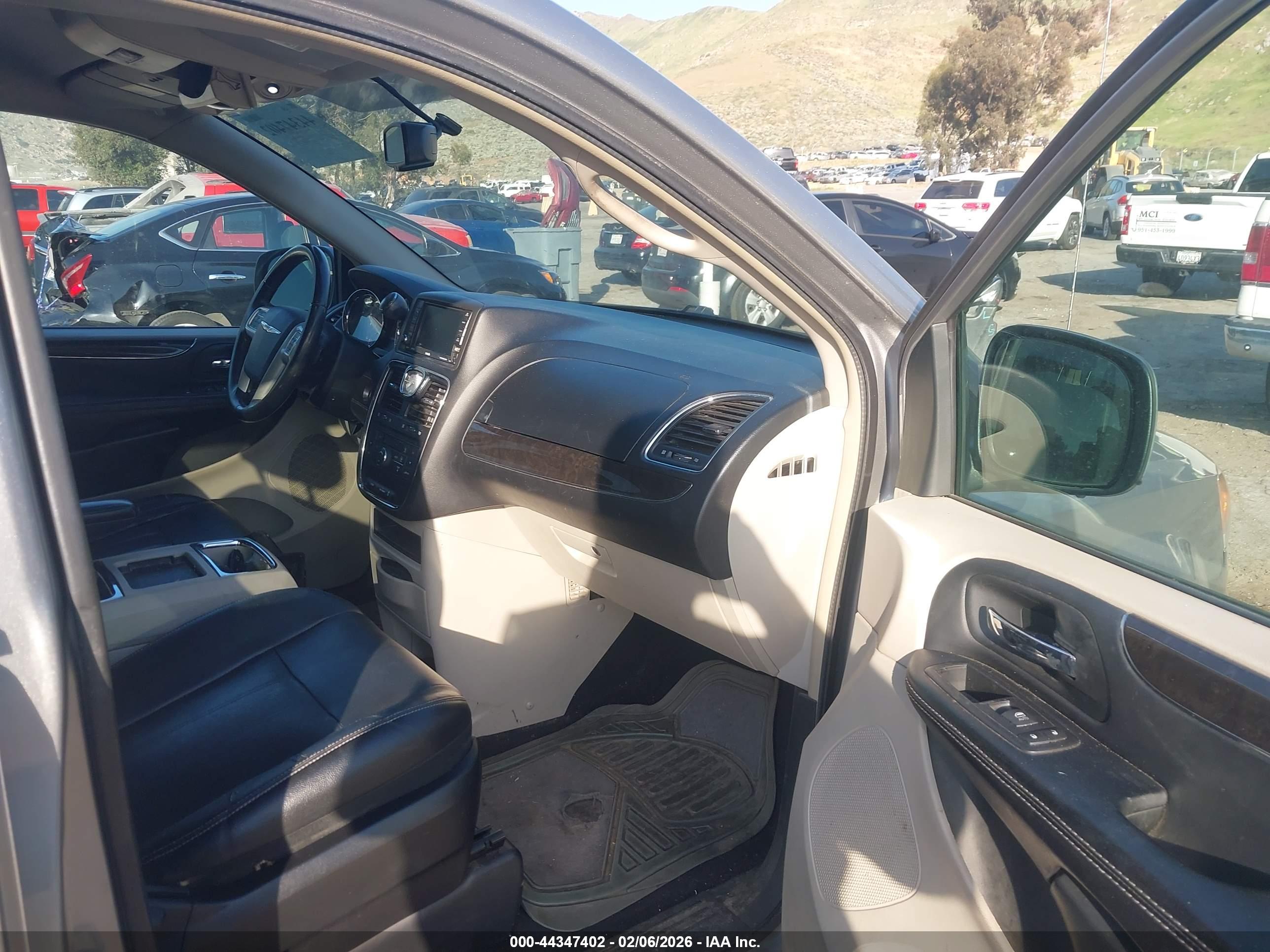 CHRYSLER TOWN image 5
