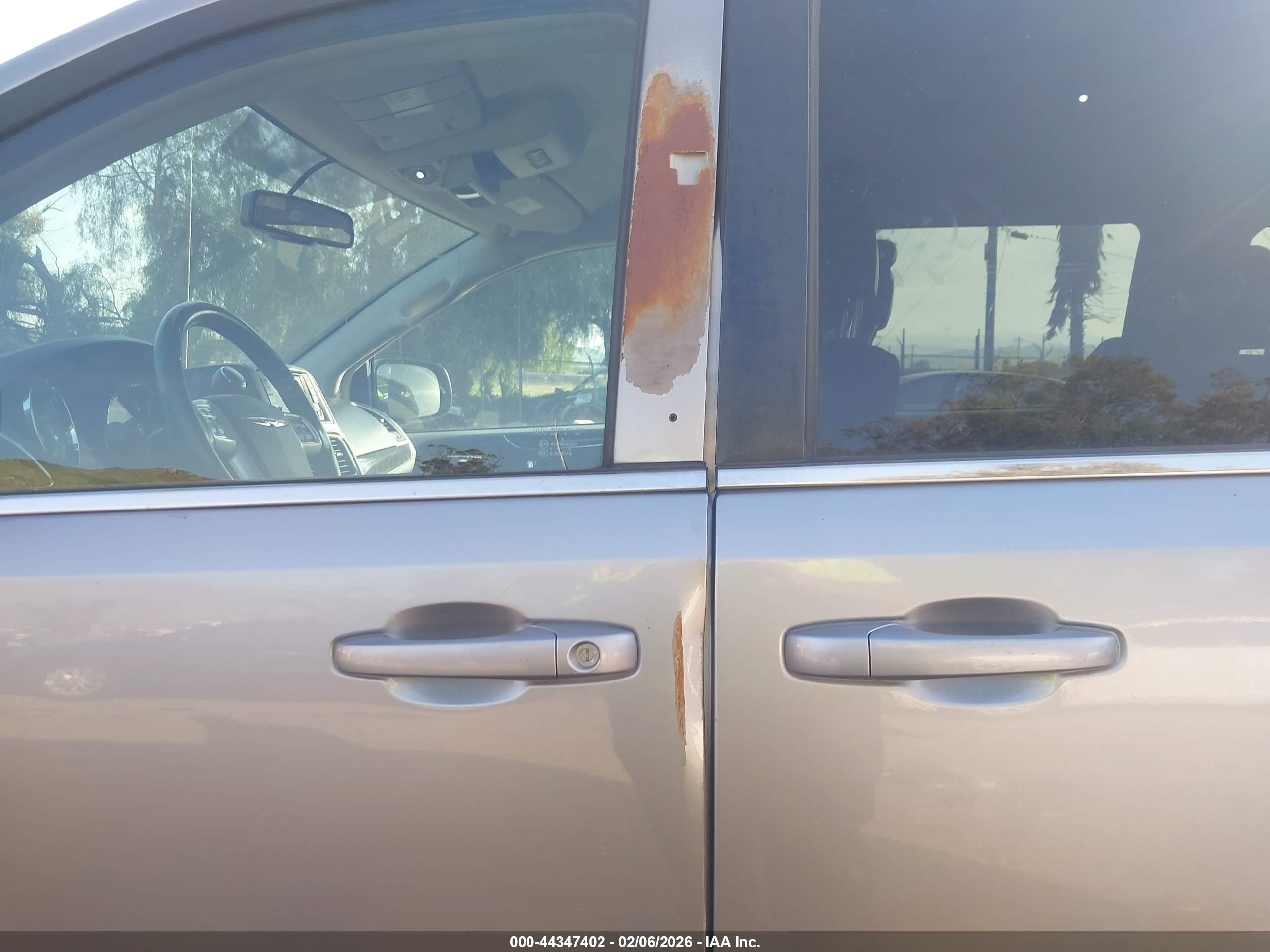 CHRYSLER TOWN image 6