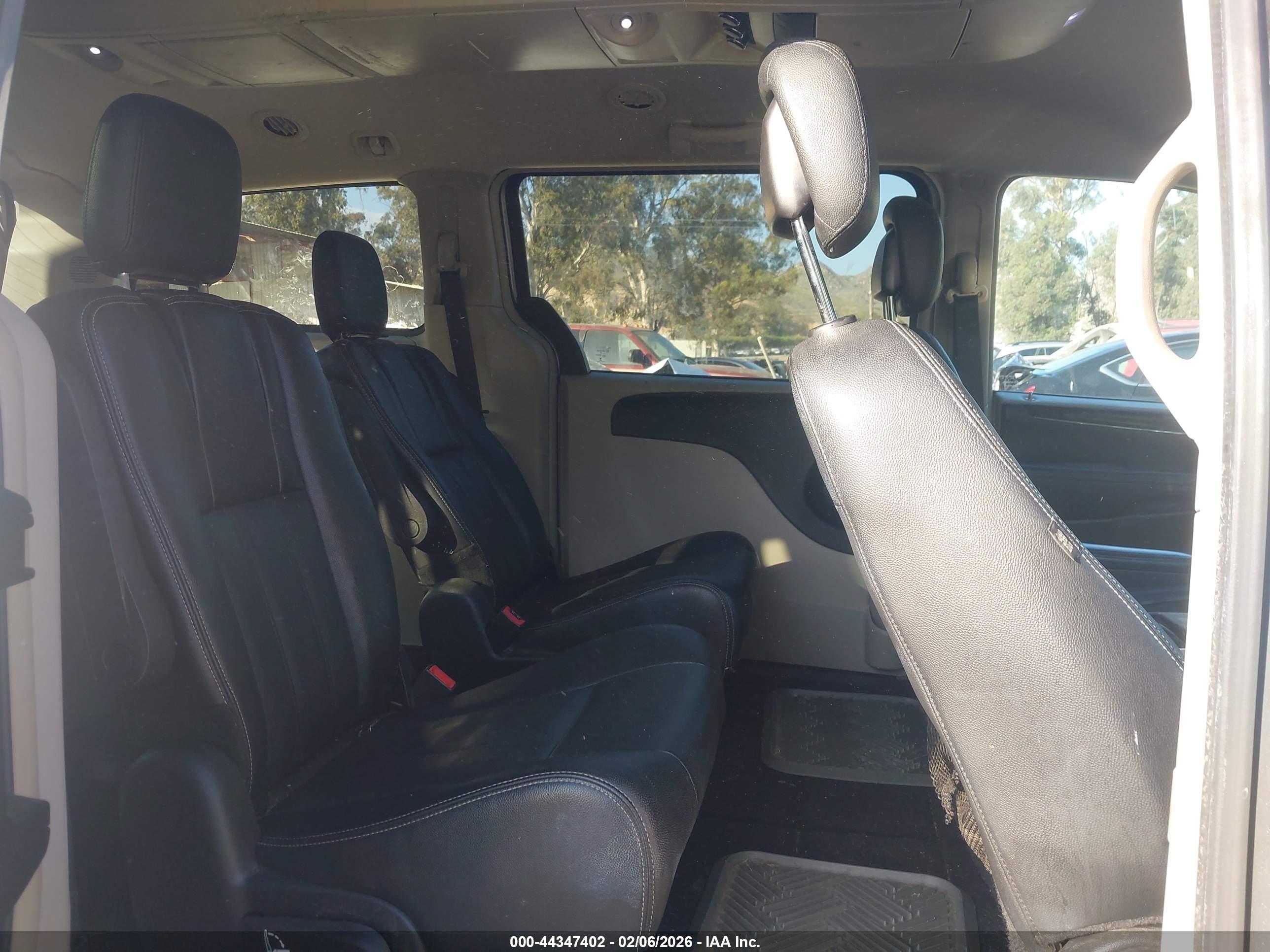 CHRYSLER TOWN image 8