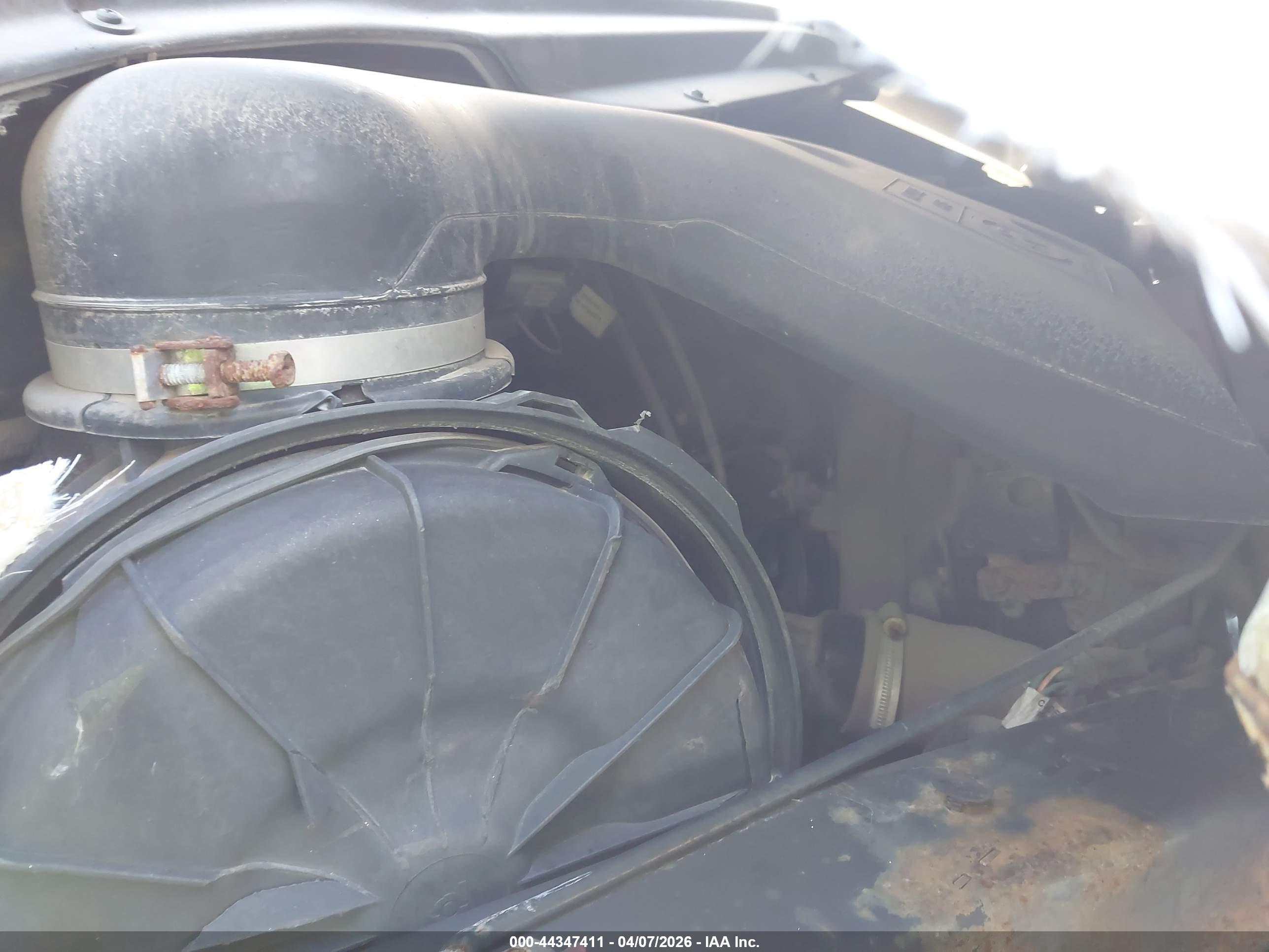ISUZU COMMERCIAL image 10