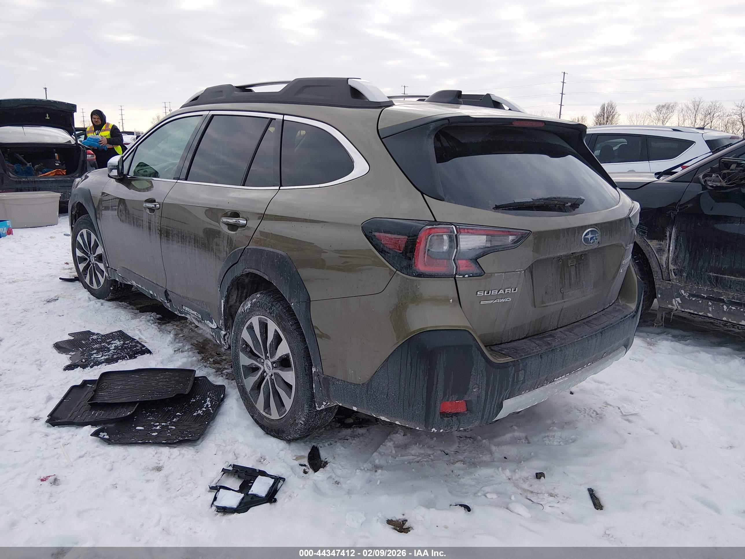 SUBARU OUTBACK image 3