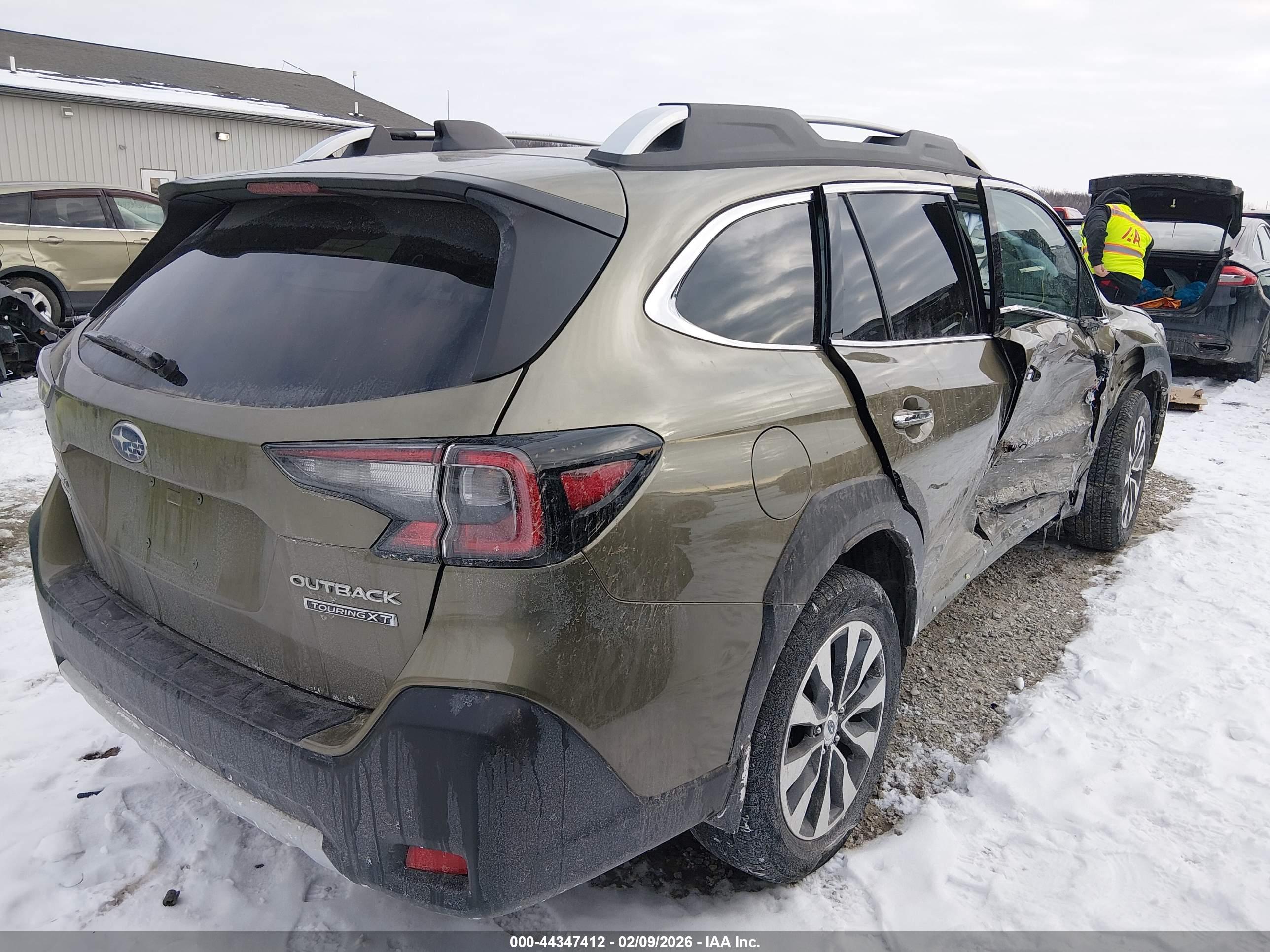 SUBARU OUTBACK image 4