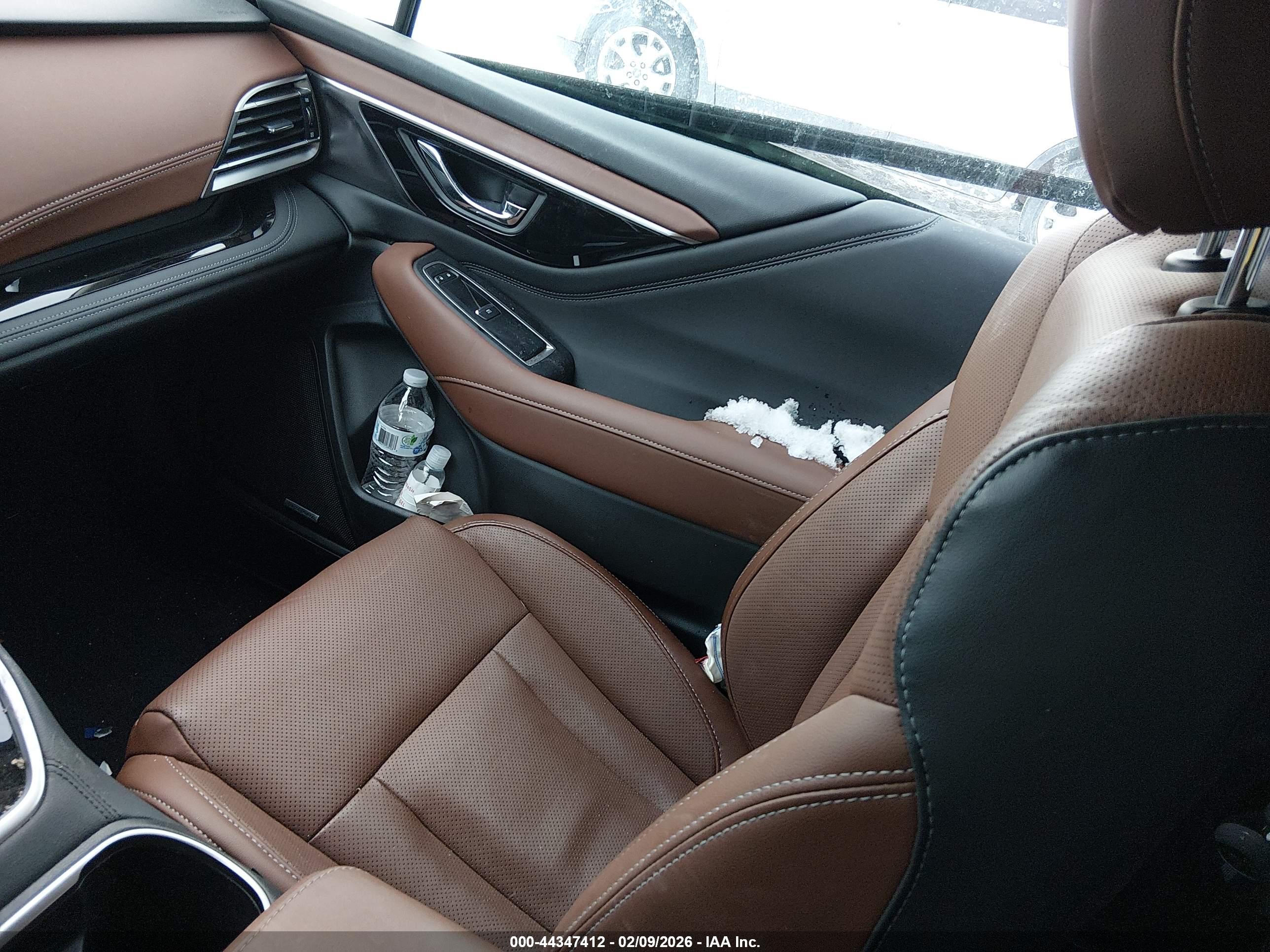 SUBARU OUTBACK image 5