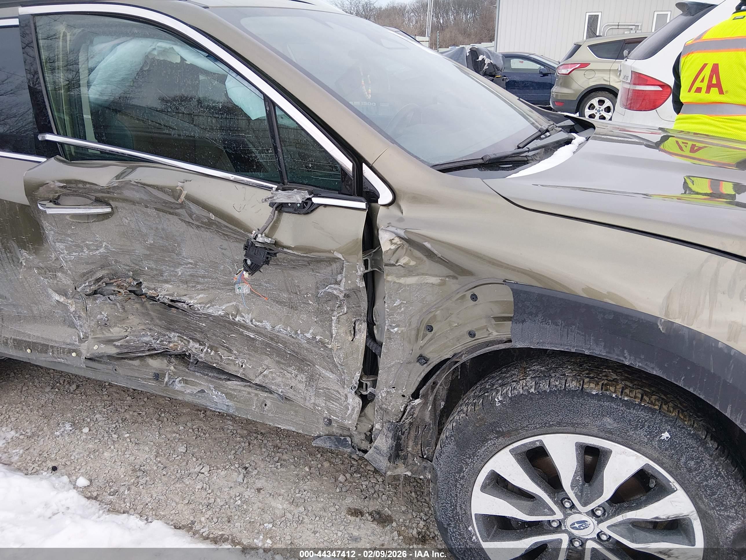 SUBARU OUTBACK image 6