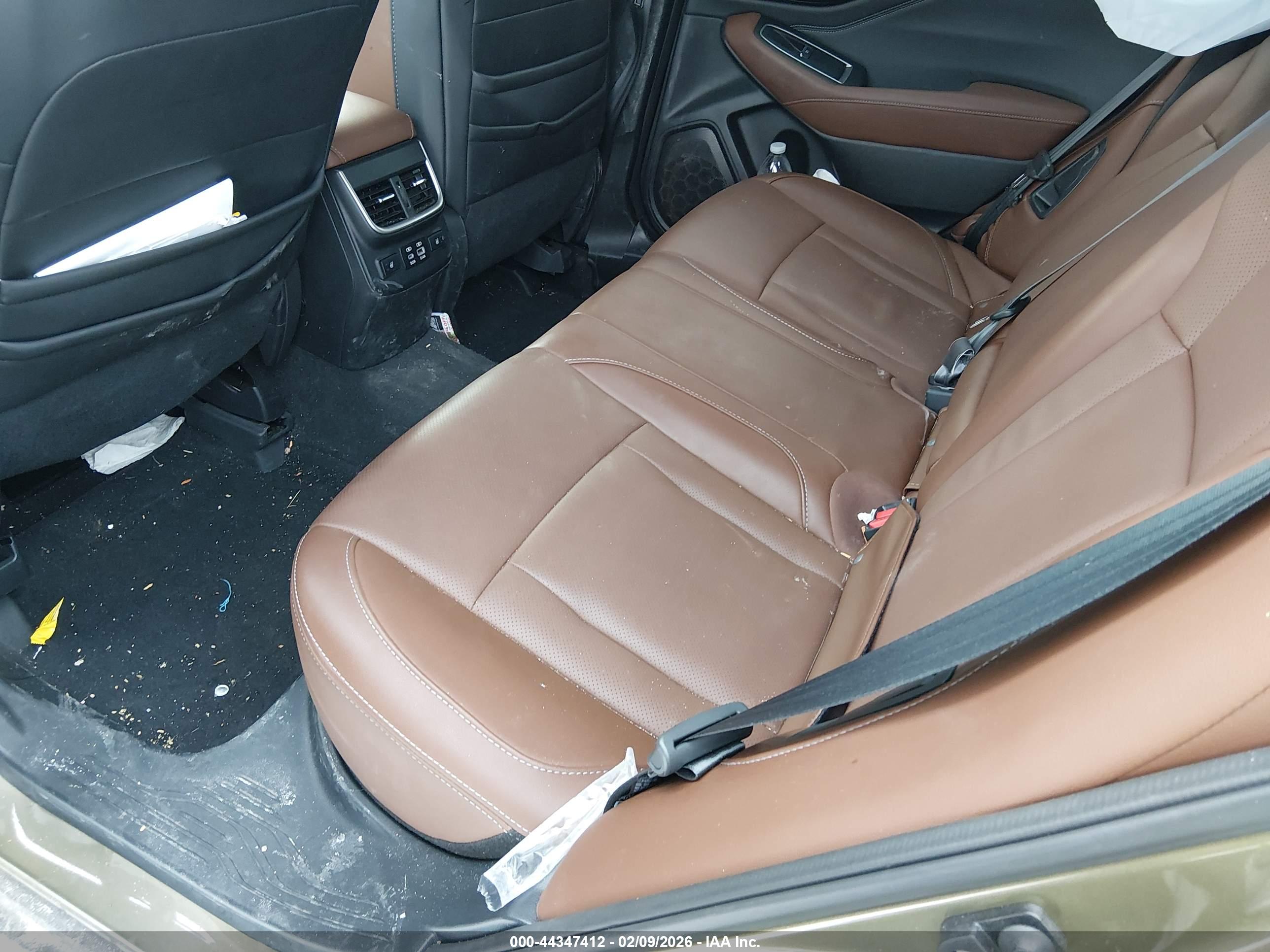 SUBARU OUTBACK image 8