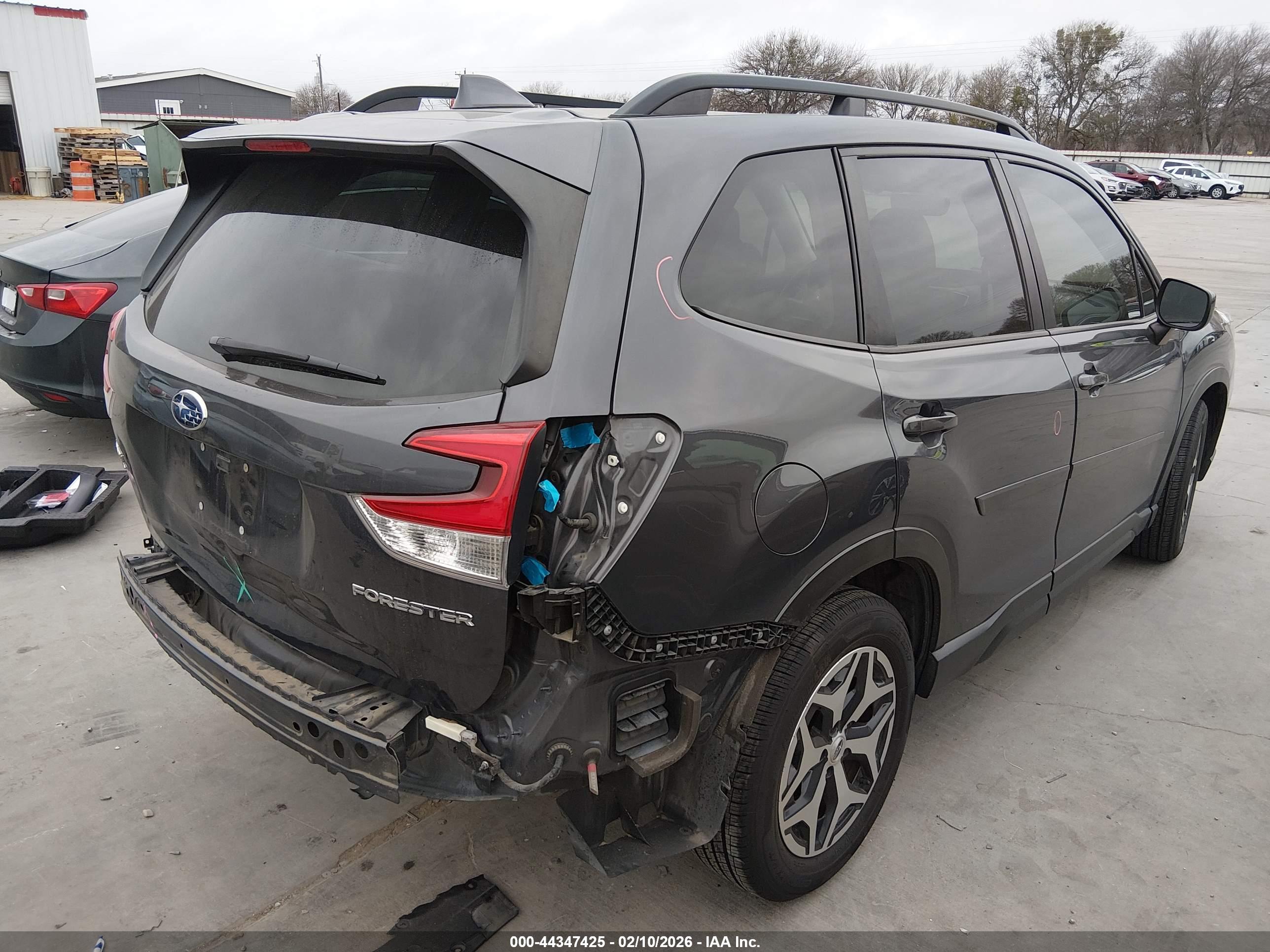 SUBARU FORESTER image 4