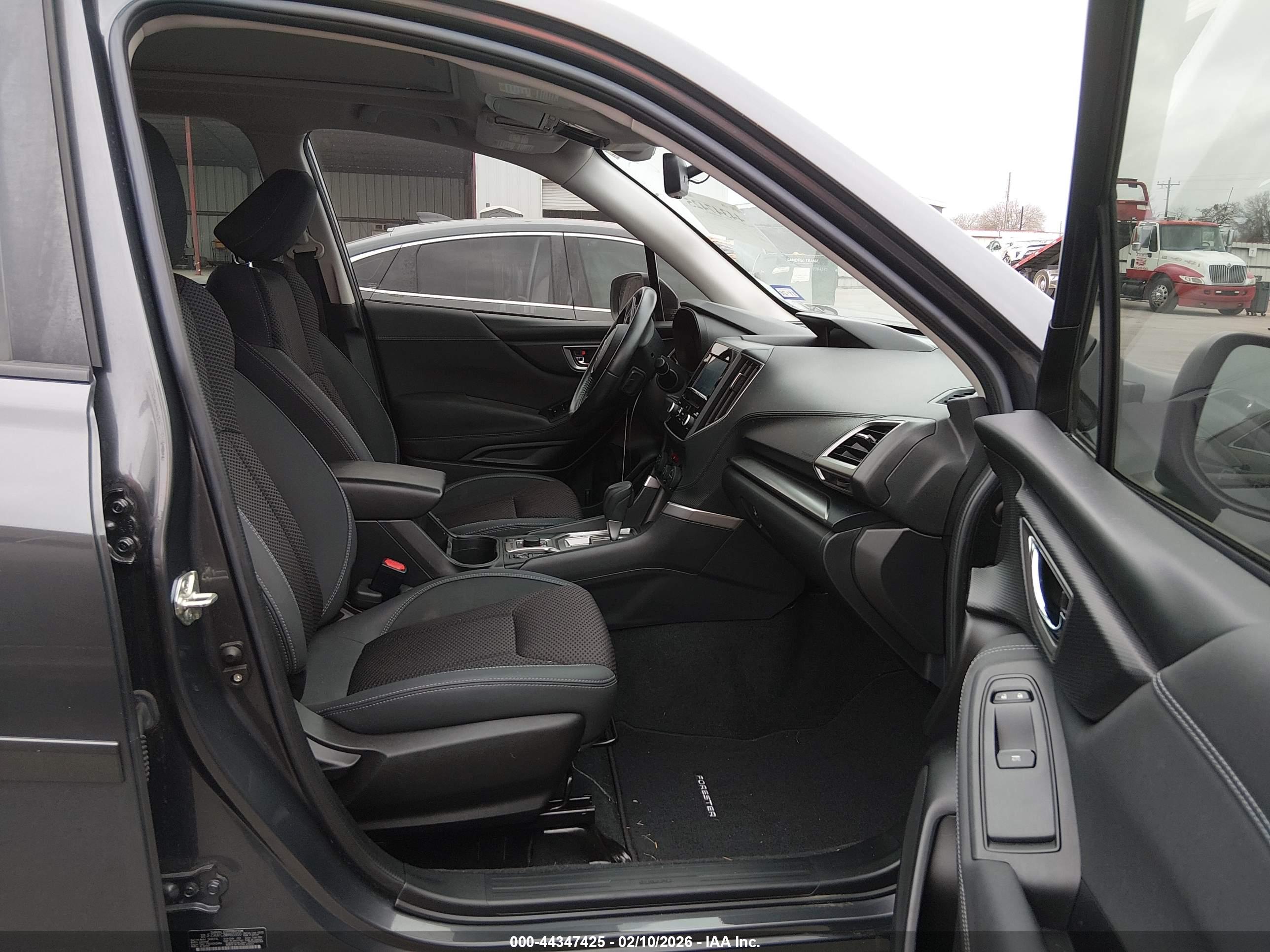 SUBARU FORESTER image 5