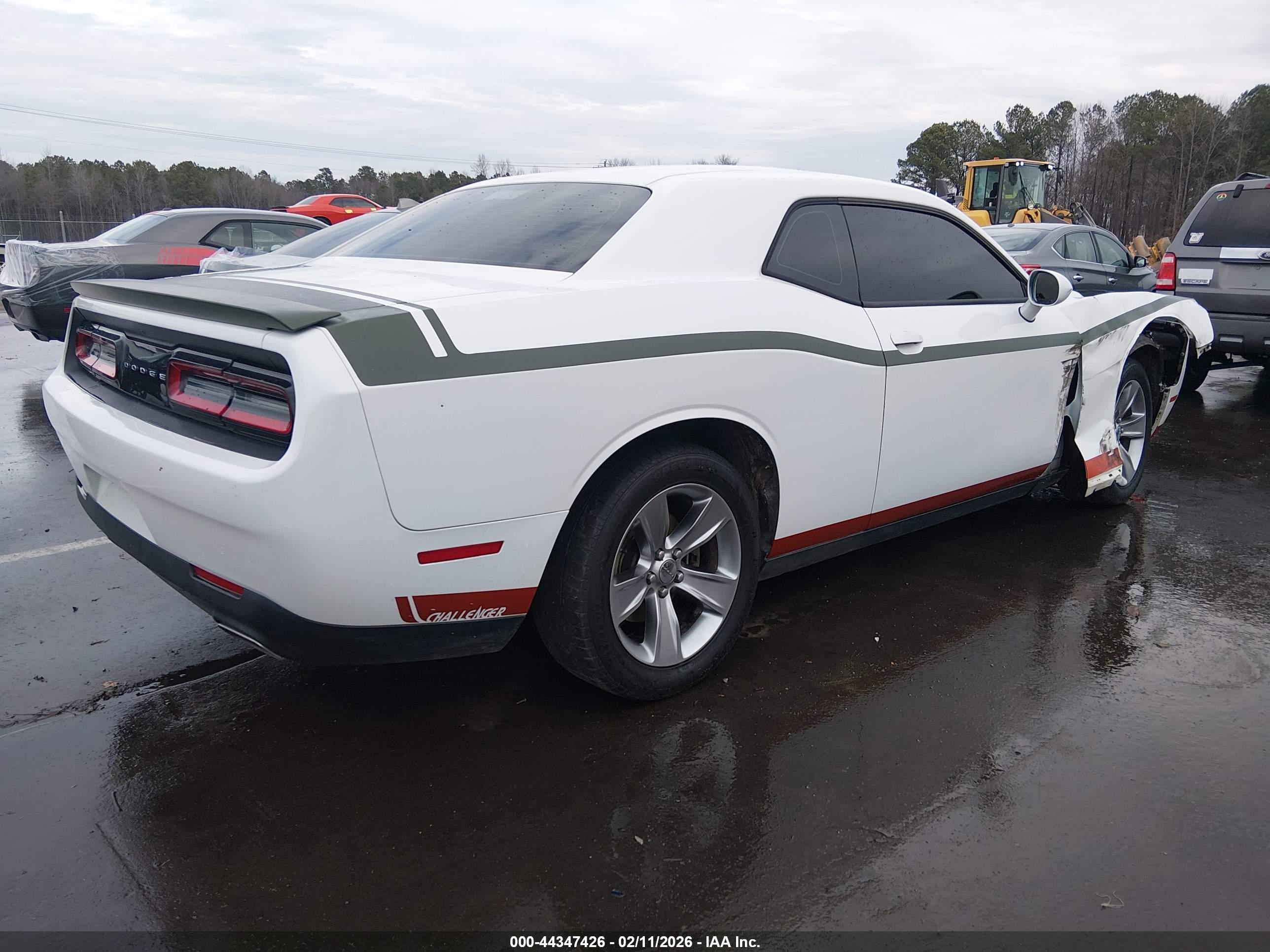 DODGE CHALLENGER image 4