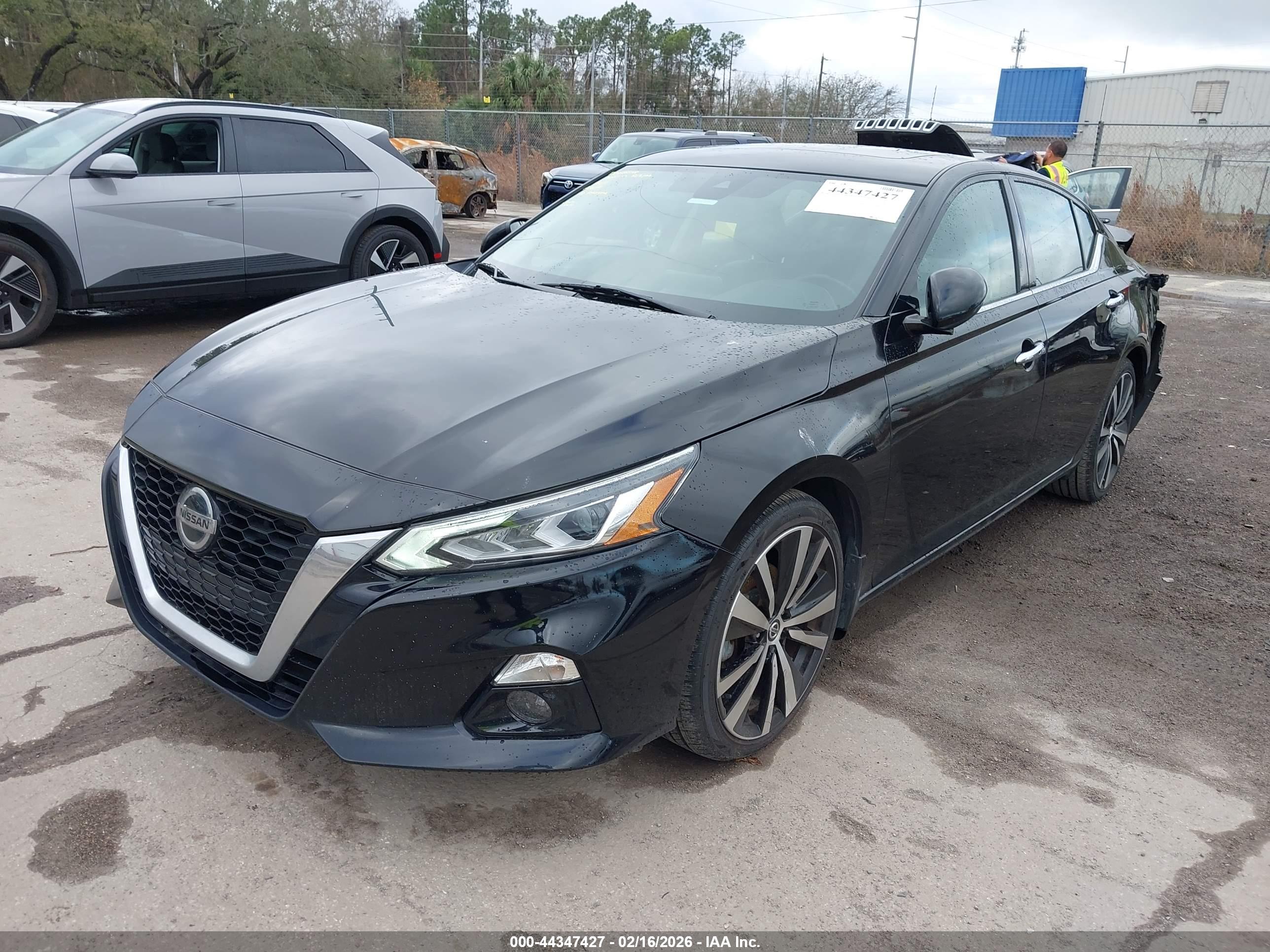 NISSAN ALTIMA image 2