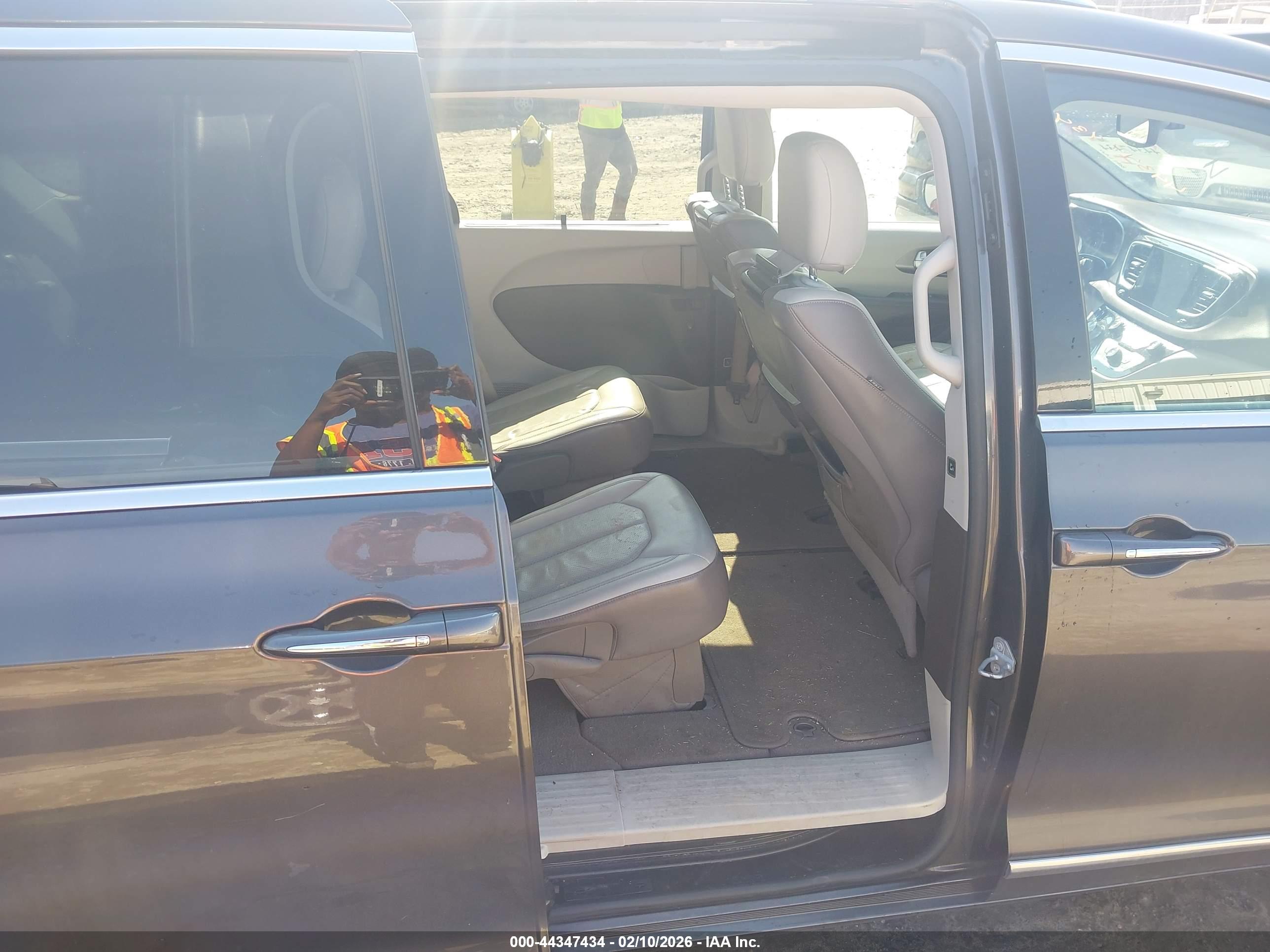 CHRYSLER PACIFICA image 8