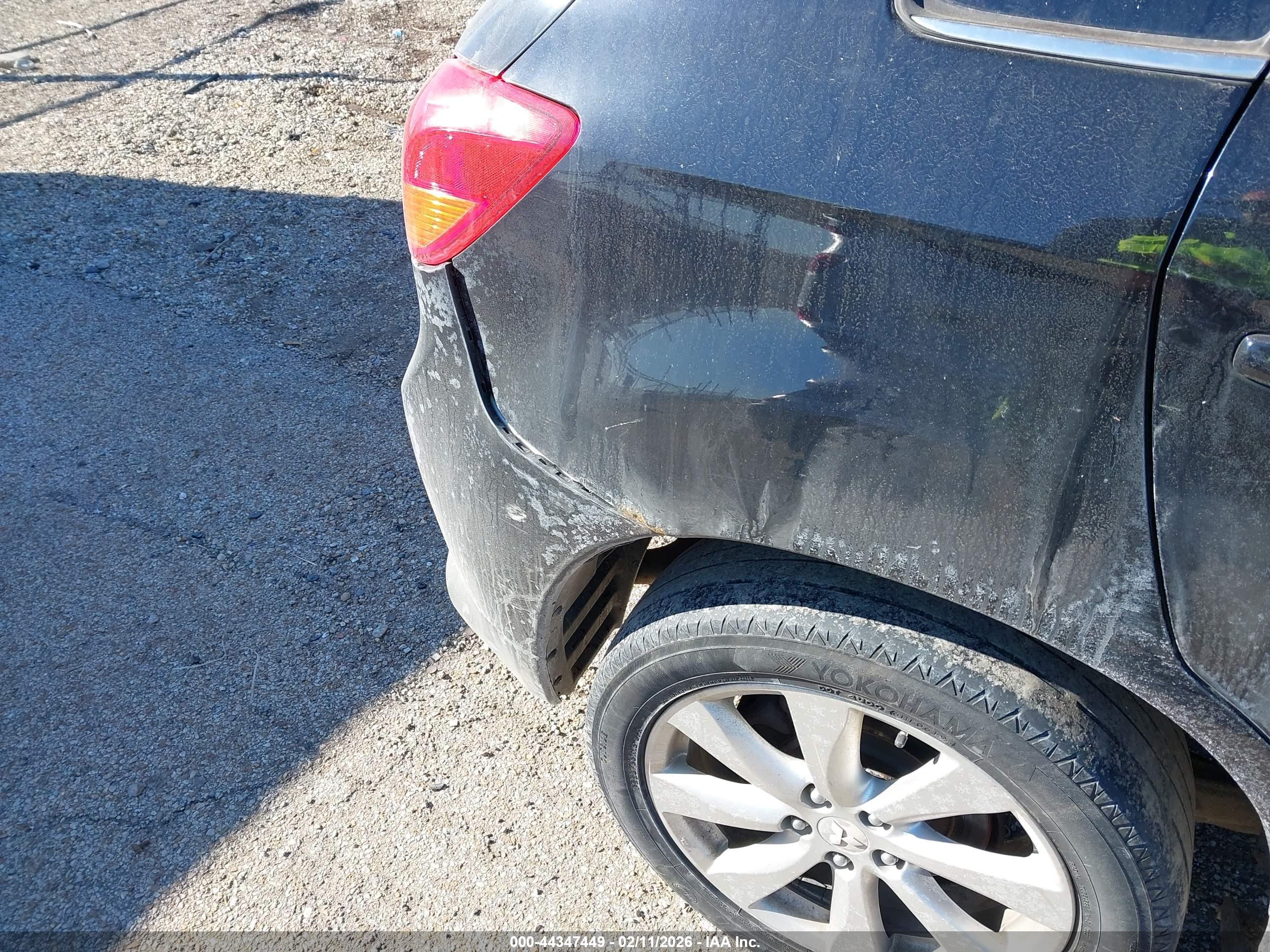MITSUBISHI OUTLANDER image 6
