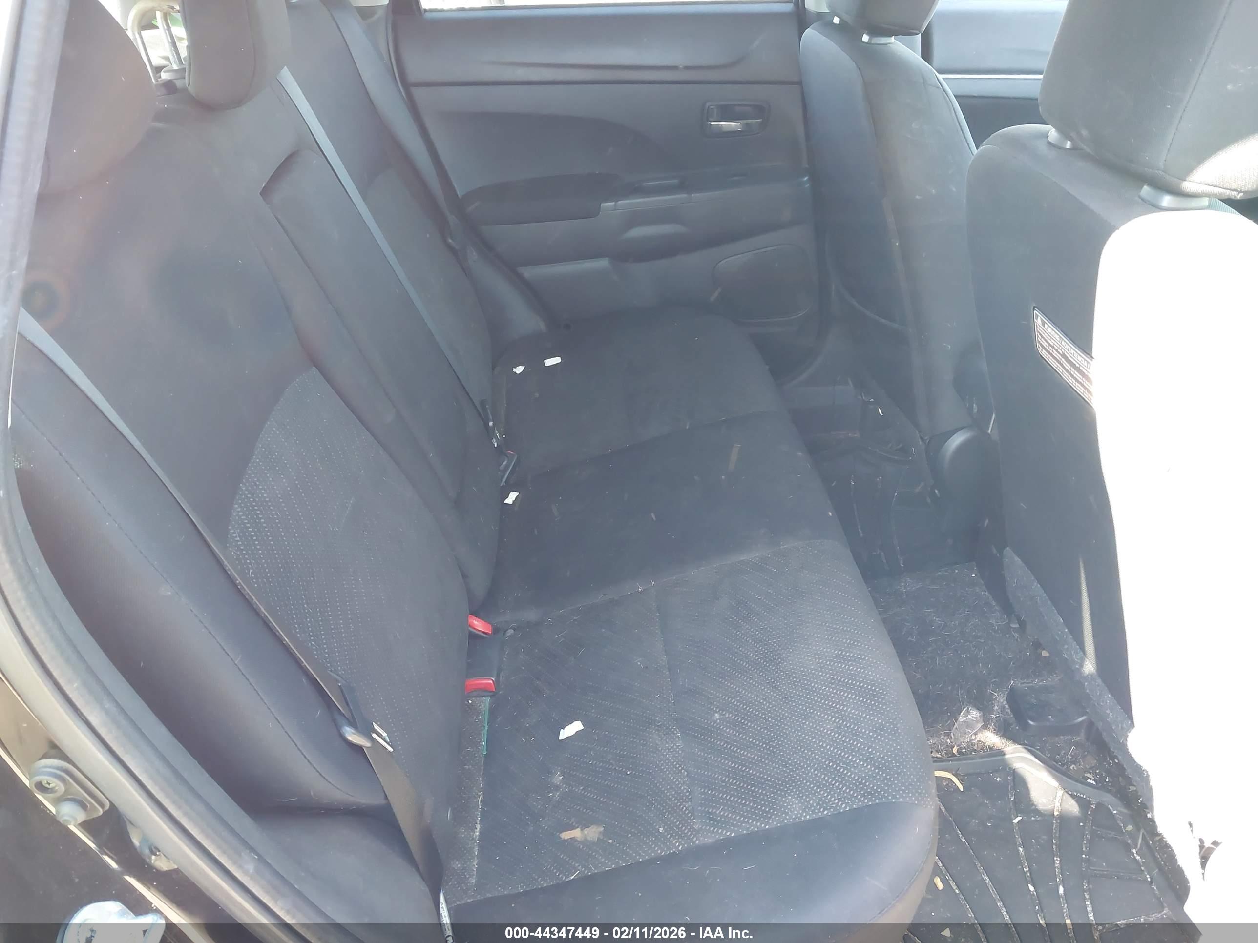MITSUBISHI OUTLANDER image 8